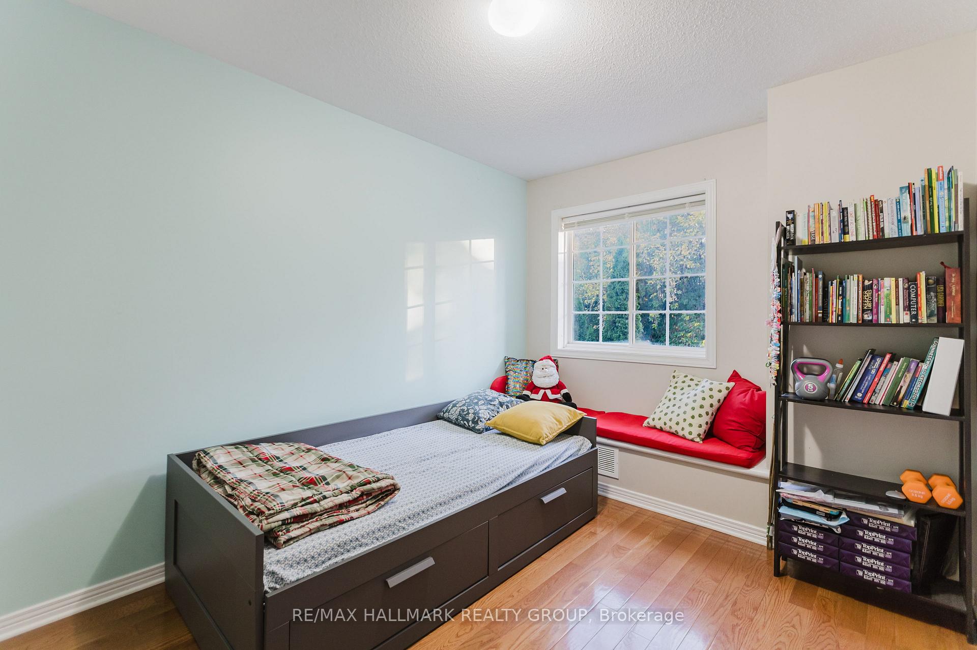 Photo 12 of 584 Wild Shore Crescent, Ottawa, Riverside South/Gloucester Glen — HOMEH