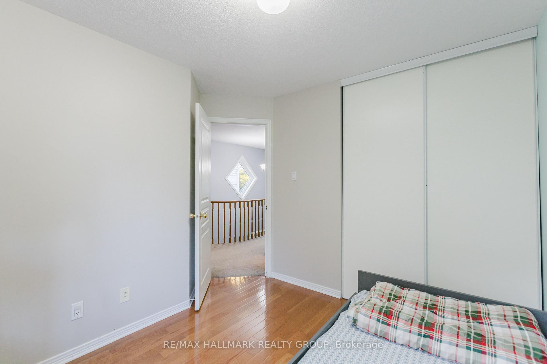 Photo 13 of 584 Wild Shore Crescent, Ottawa, Riverside South/Gloucester Glen — HOMEH