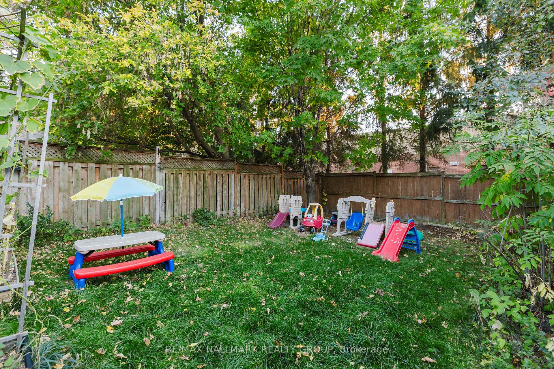 Photo 17 of 584 Wild Shore Crescent, Ottawa, Riverside South/Gloucester Glen — HOMEH