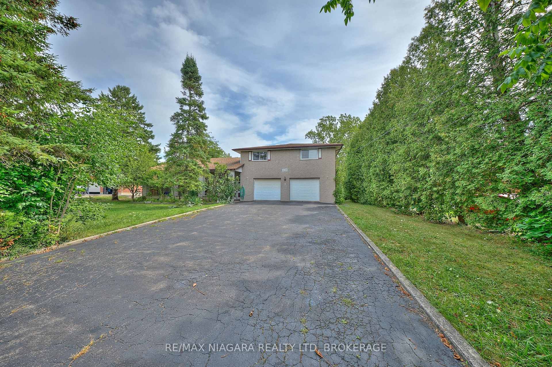 Photo 2 of 228 Doans Ridge Road, Welland, Cooks Mills — HOMEH