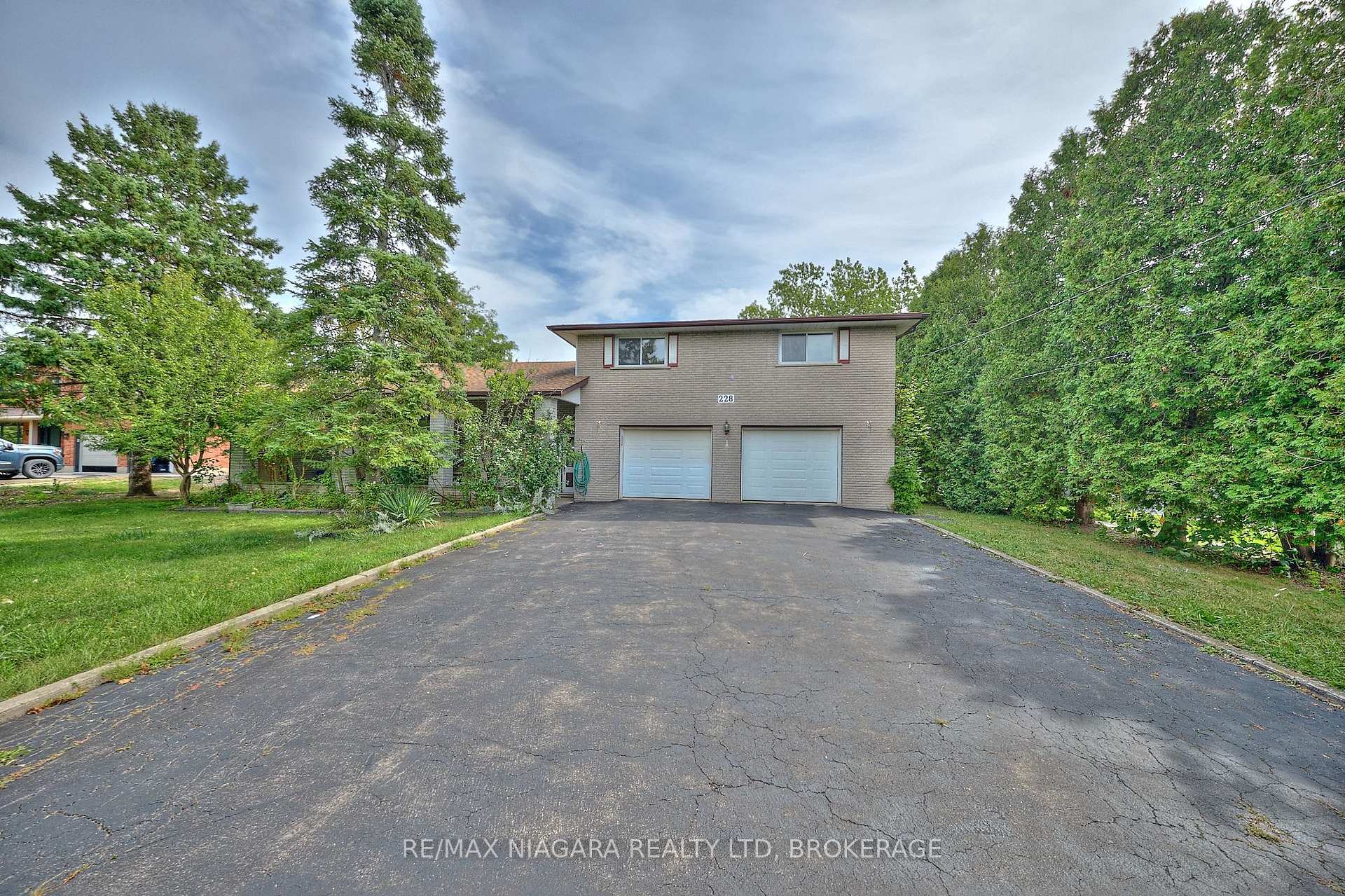 Photo 3 of 228 Doans Ridge Road, Welland, Cooks Mills — HOMEH