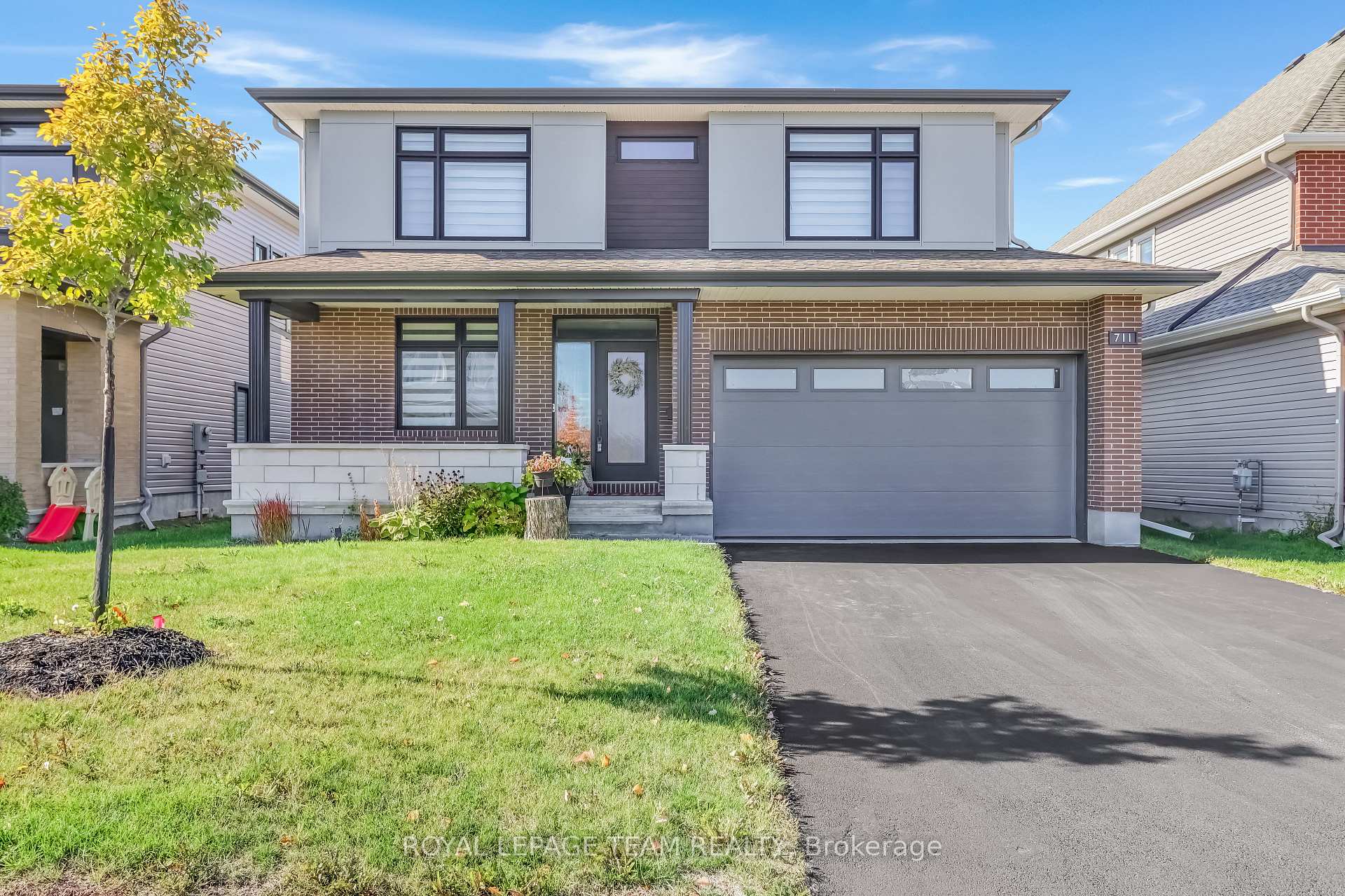 Front of 711 Moonflower Crescent