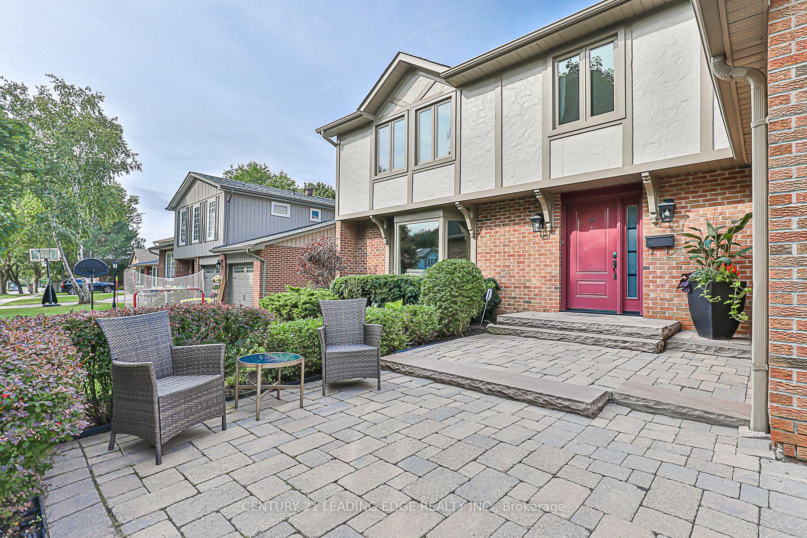 Photo 2 of 110 Sir Lancelot Drive, Markham, Markham Village — HOMEH