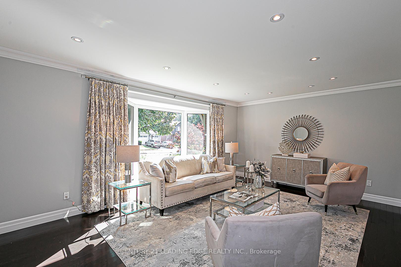 Photo 7 of 110 Sir Lancelot Drive, Markham, Markham Village — HOMEH