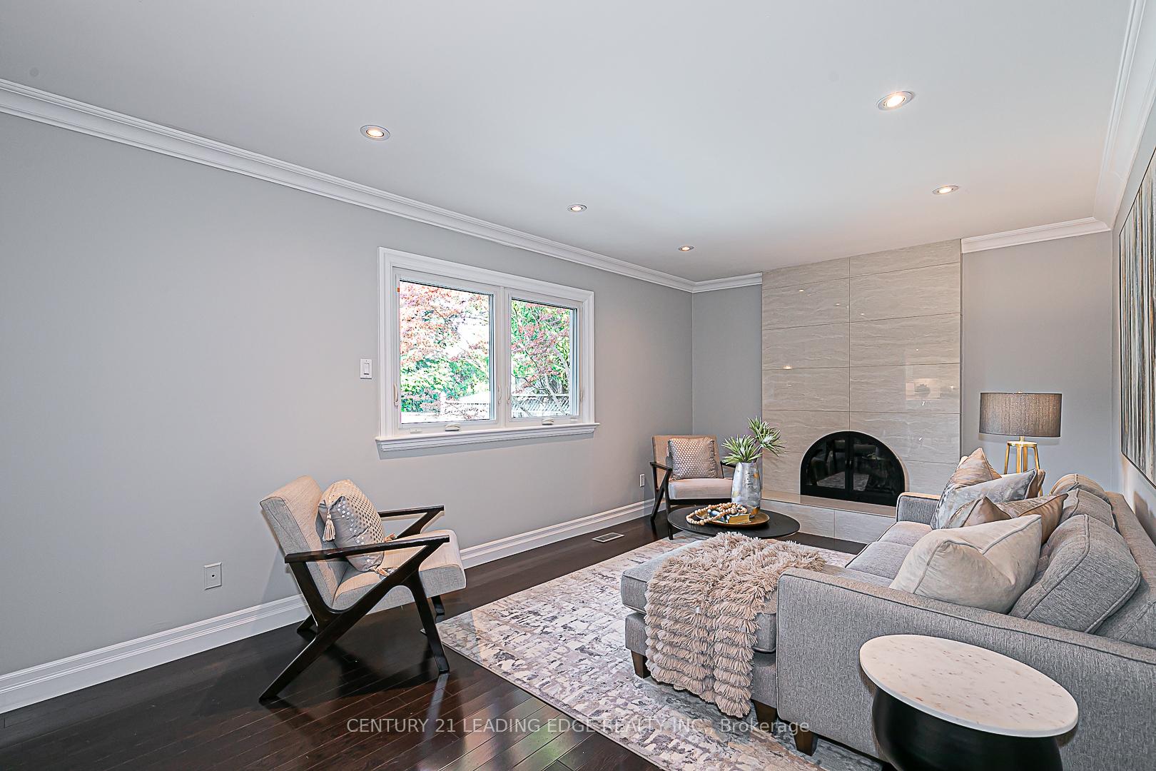 Photo 9 of 110 Sir Lancelot Drive, Markham, Markham Village — HOMEH