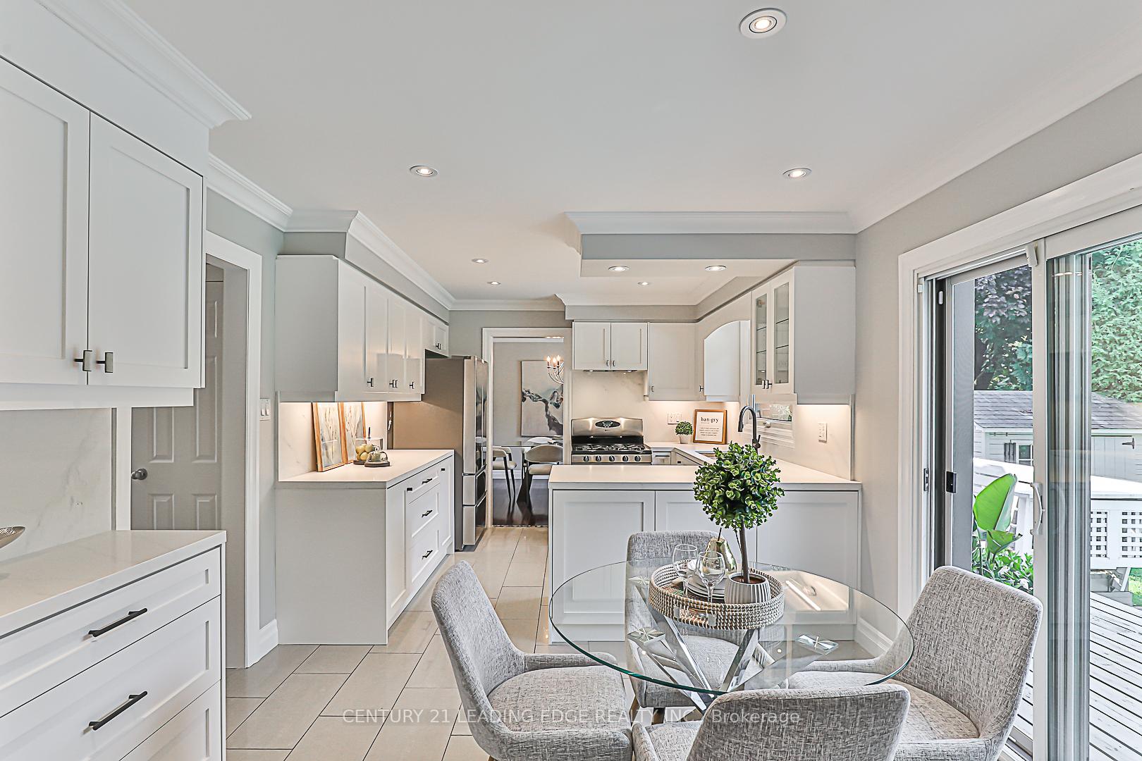 Photo 11 of 110 Sir Lancelot Drive, Markham, Markham Village — HOMEH