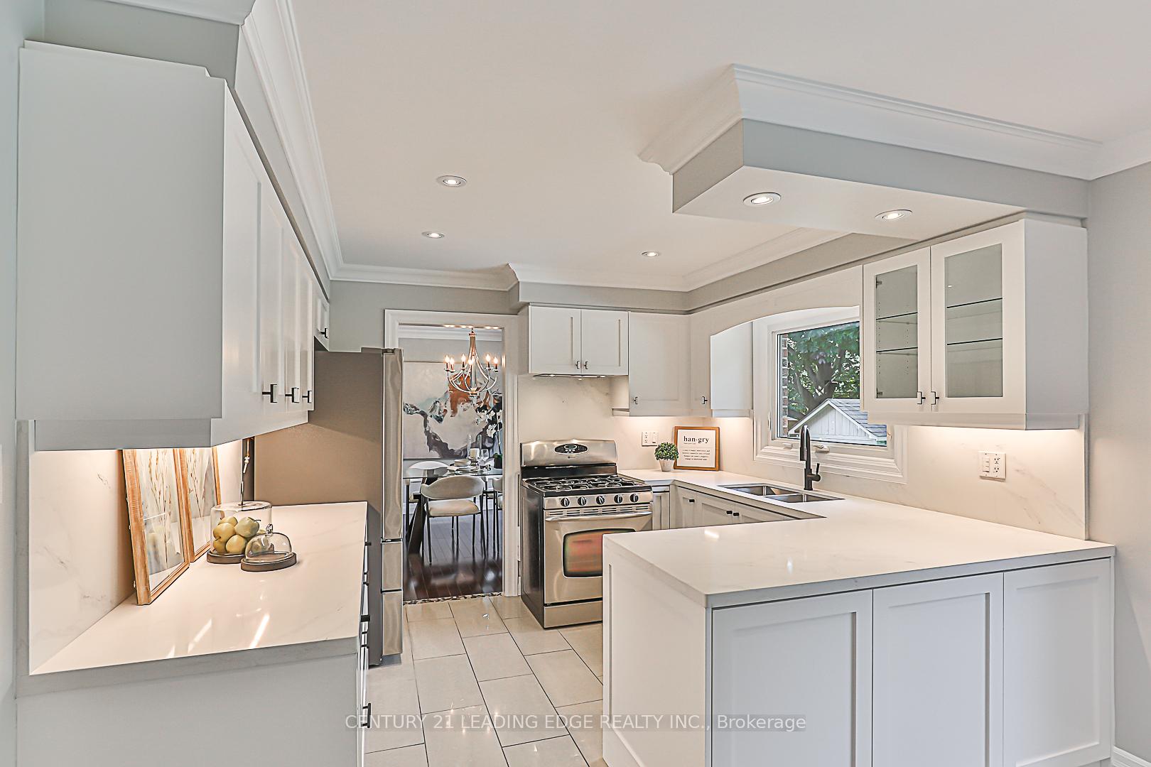 Photo 12 of 110 Sir Lancelot Drive, Markham, Markham Village — HOMEH