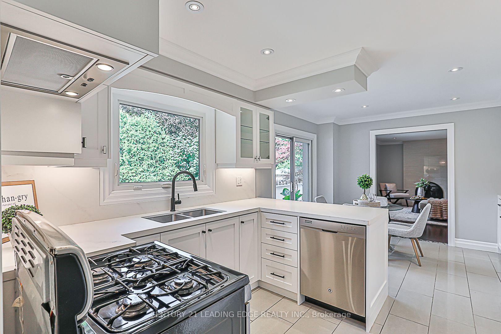 Photo 13 of 110 Sir Lancelot Drive, Markham, Markham Village — HOMEH