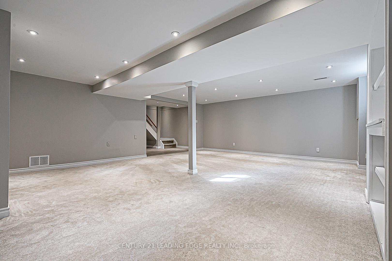 Photo 23 of 110 Sir Lancelot Drive, Markham, Markham Village — HOMEH