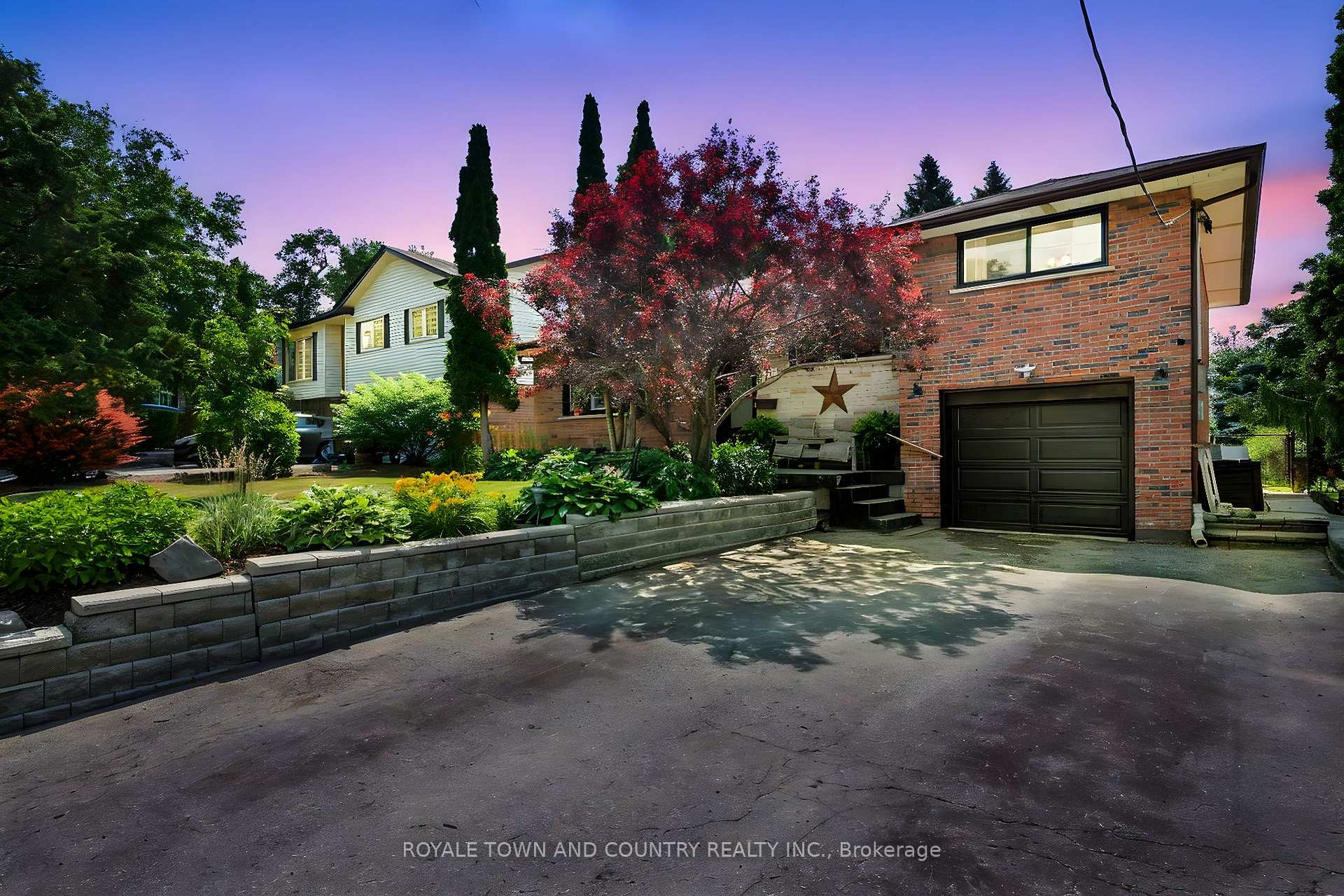 Photo 2 of 11 Bellwood Drive, Whitby, Blue Grass Meadows — HOMEH