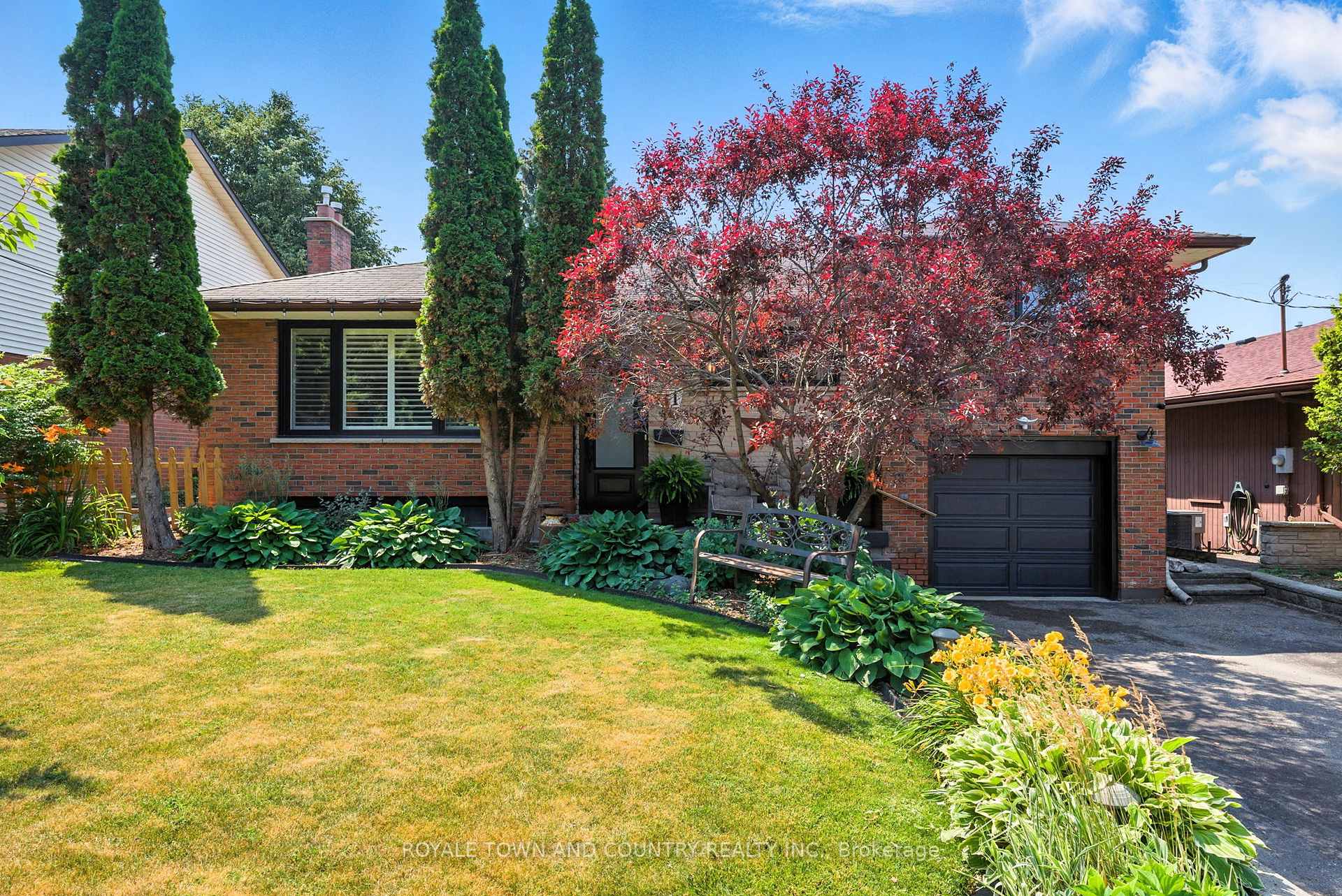 Photo 3 of 11 Bellwood Drive, Whitby, Blue Grass Meadows — HOMEH