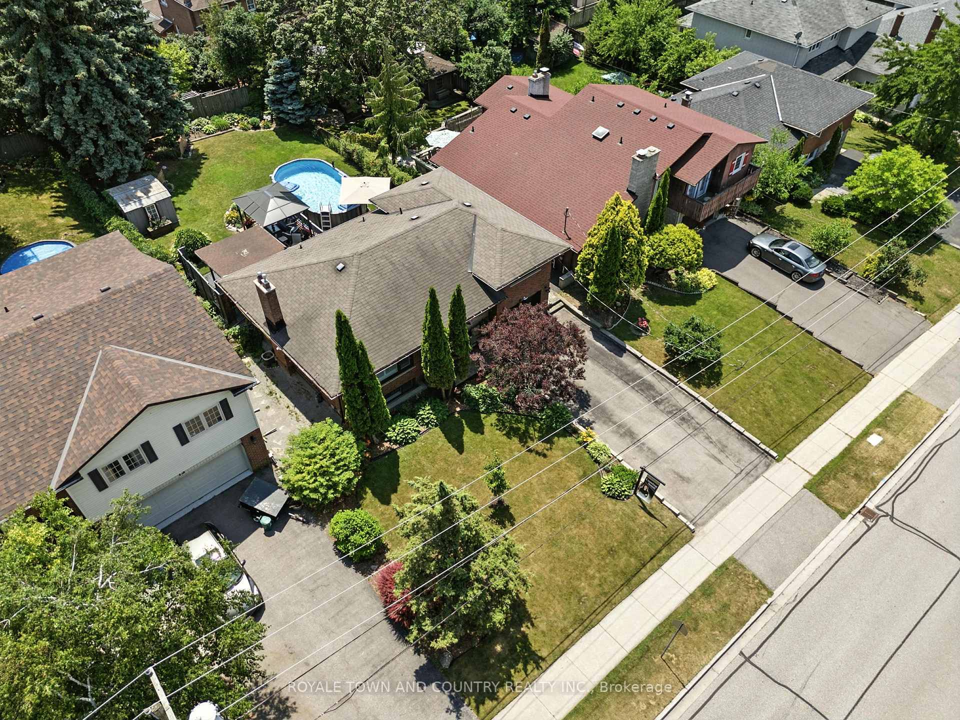 Photo 6 of 11 Bellwood Drive, Whitby, Blue Grass Meadows — HOMEH