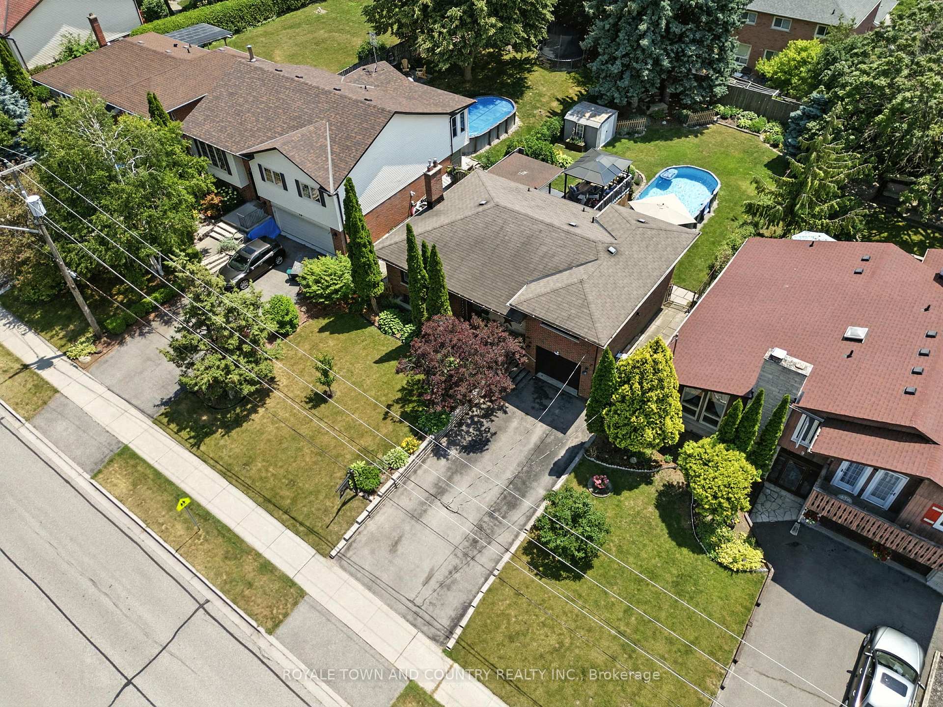 Photo 7 of 11 Bellwood Drive, Whitby, Blue Grass Meadows — HOMEH