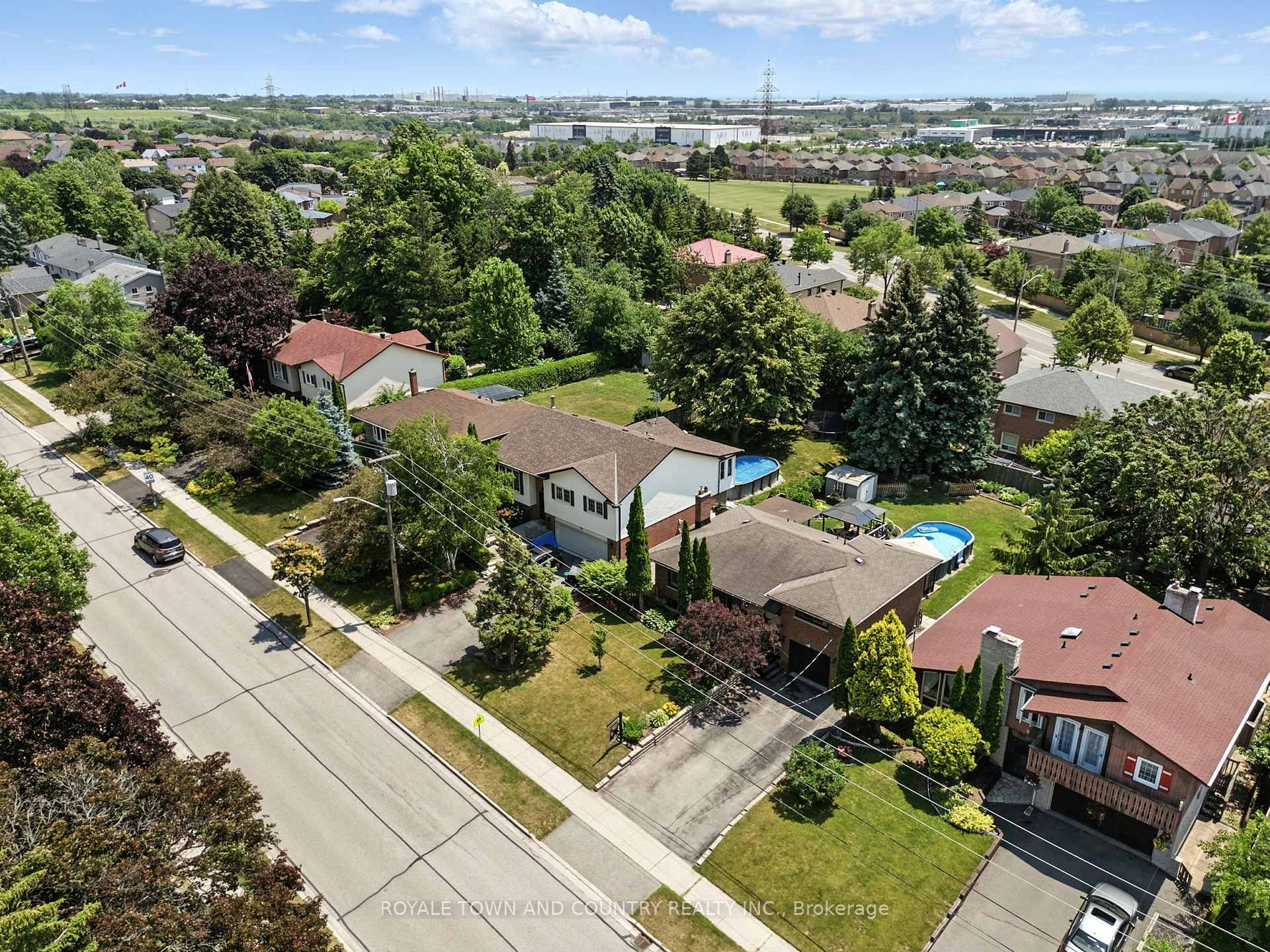 Photo 8 of 11 Bellwood Drive, Whitby, Blue Grass Meadows — HOMEH