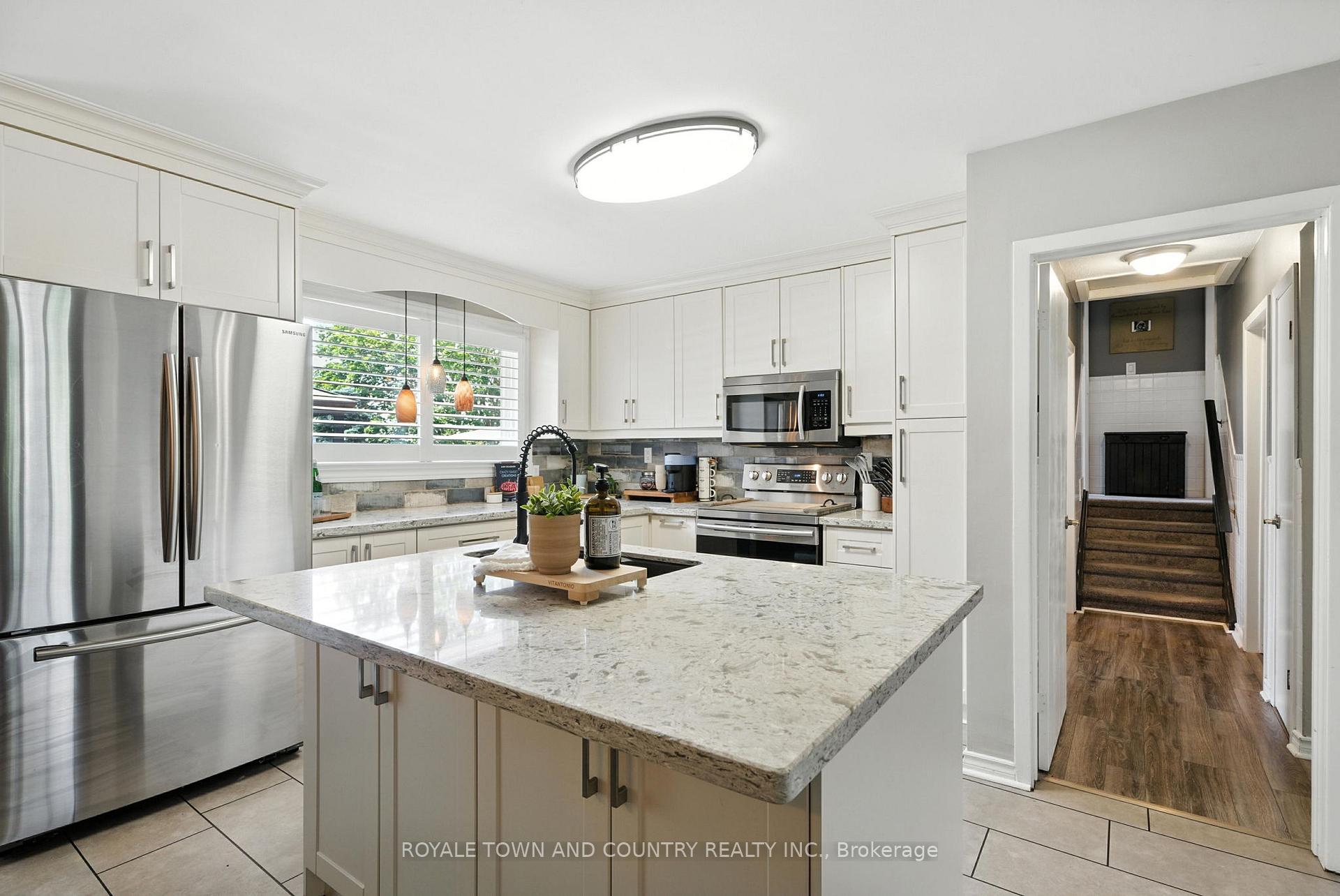Photo 18 of 11 Bellwood Drive, Whitby, Blue Grass Meadows — HOMEH