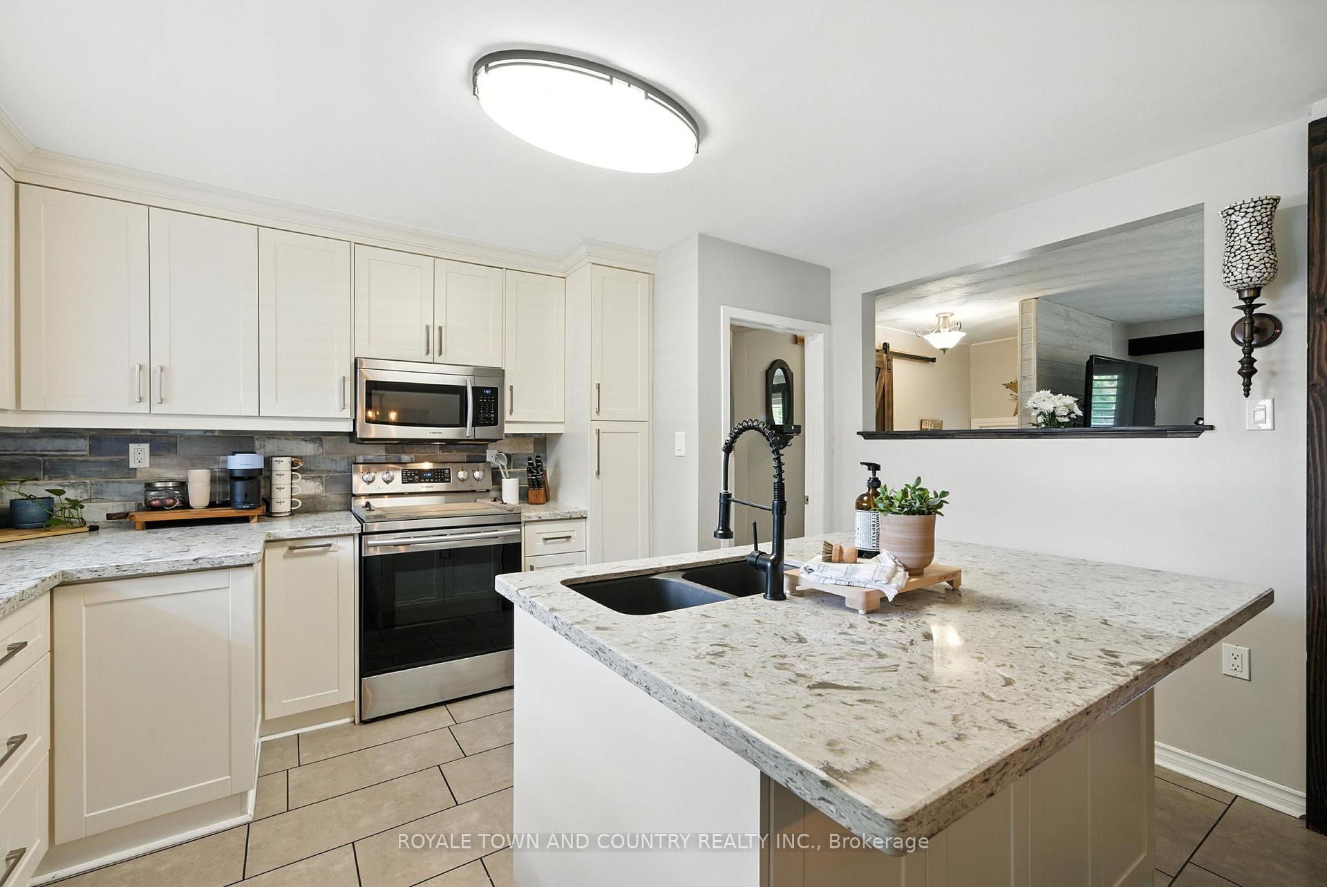 Photo 19 of 11 Bellwood Drive, Whitby, Blue Grass Meadows — HOMEH