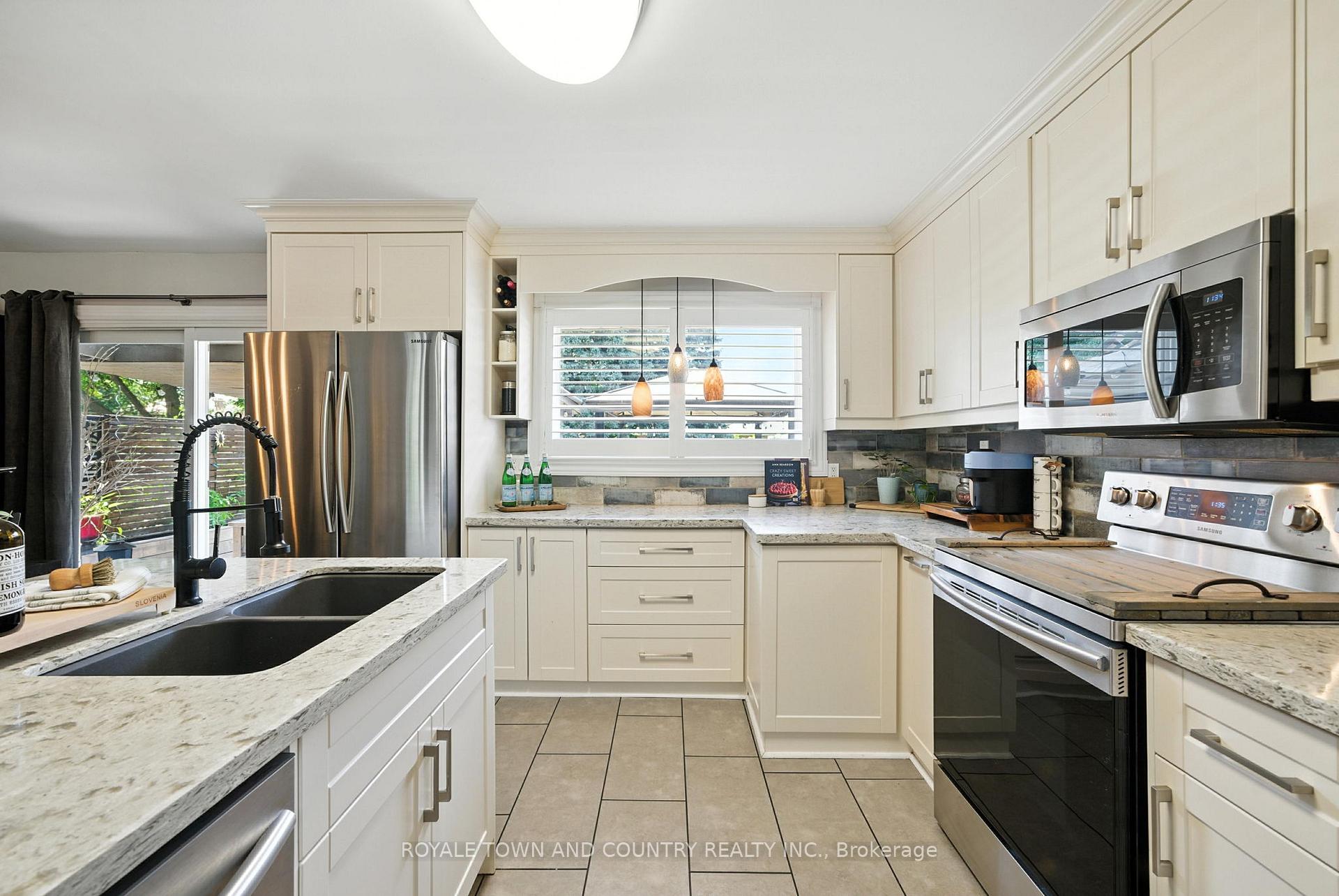 Photo 20 of 11 Bellwood Drive, Whitby, Blue Grass Meadows — HOMEH