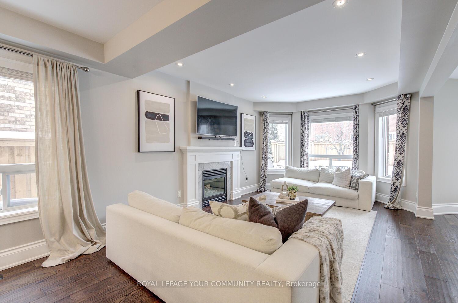Photo 10 of 107 Purcell Crescent, Vaughan, Maple — HOMEH