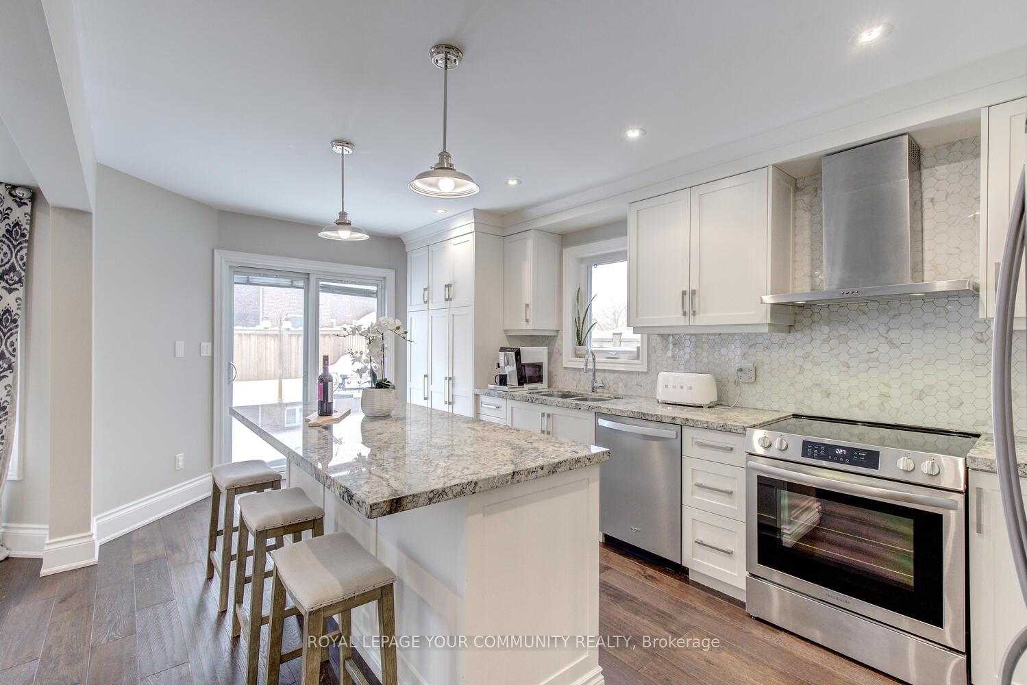 Photo 16 of 107 Purcell Crescent, Vaughan, Maple — HOMEH