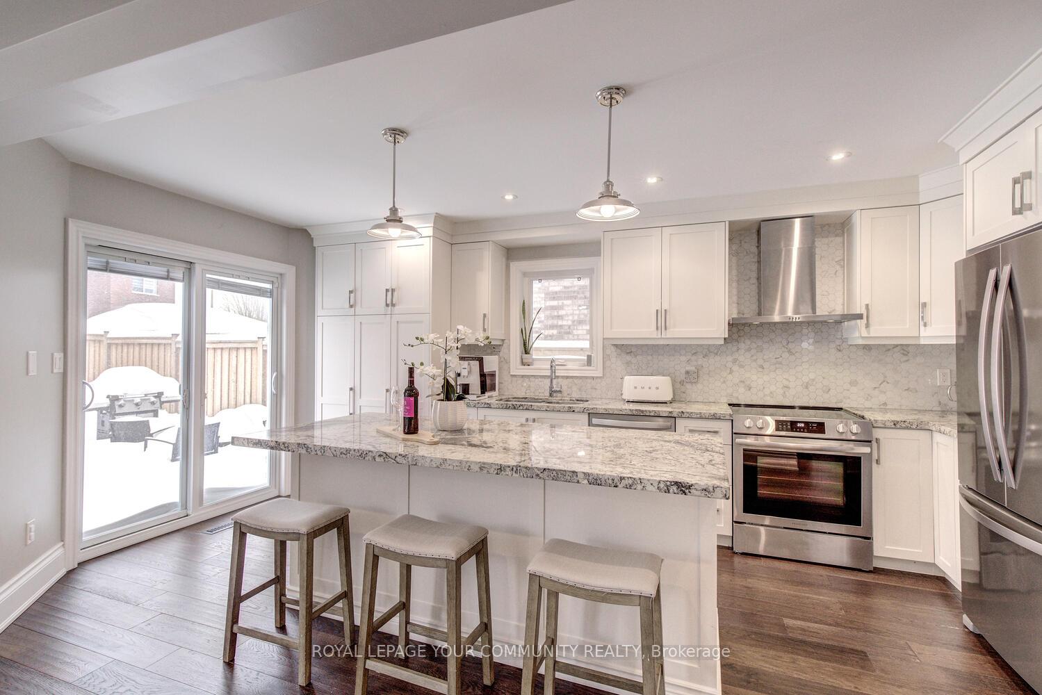 Photo 17 of 107 Purcell Crescent, Vaughan, Maple — HOMEH