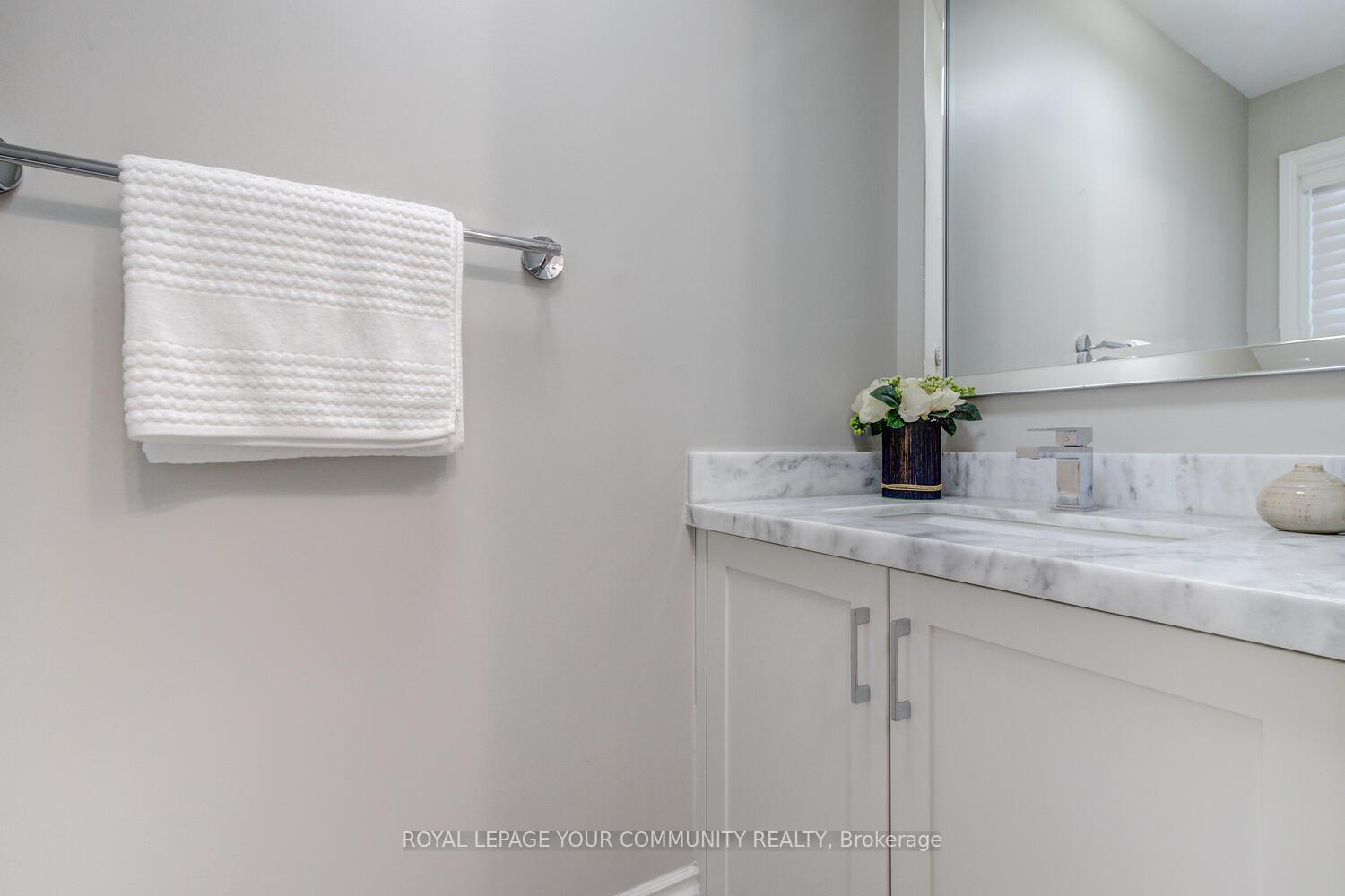 Photo 24 of 107 Purcell Crescent, Vaughan, Maple — HOMEH