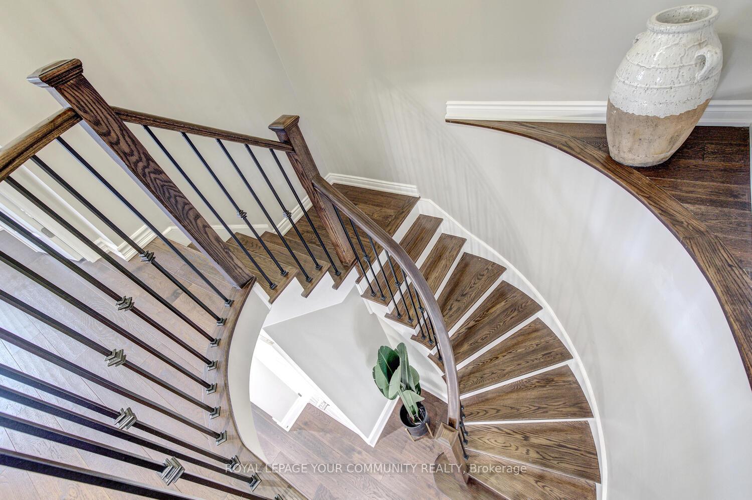Photo 32 of 107 Purcell Crescent, Vaughan, Maple — HOMEH