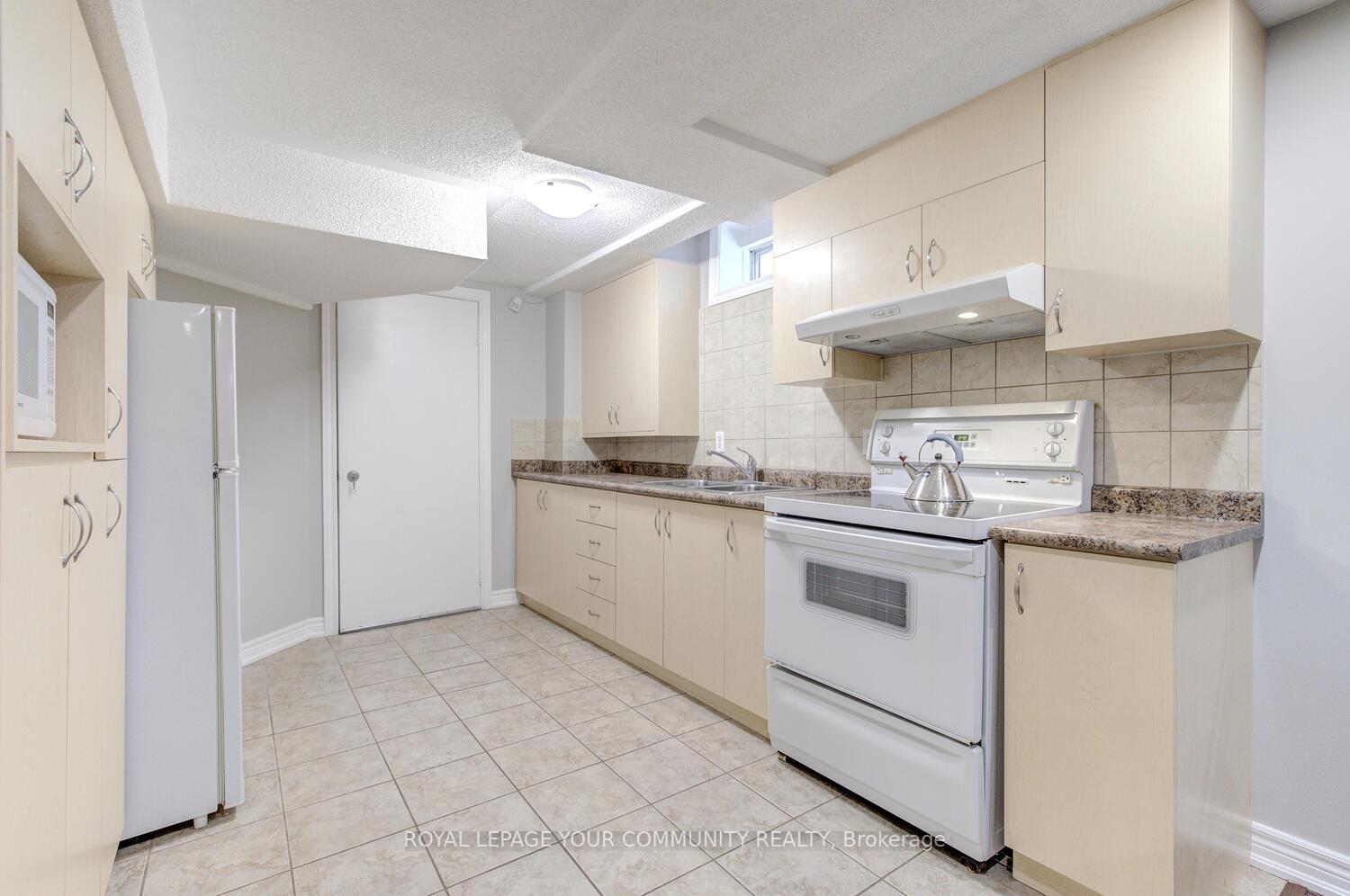 Photo 34 of 107 Purcell Crescent, Vaughan, Maple — HOMEH