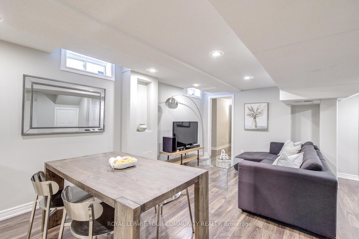 Photo 37 of 107 Purcell Crescent, Vaughan, Maple — HOMEH