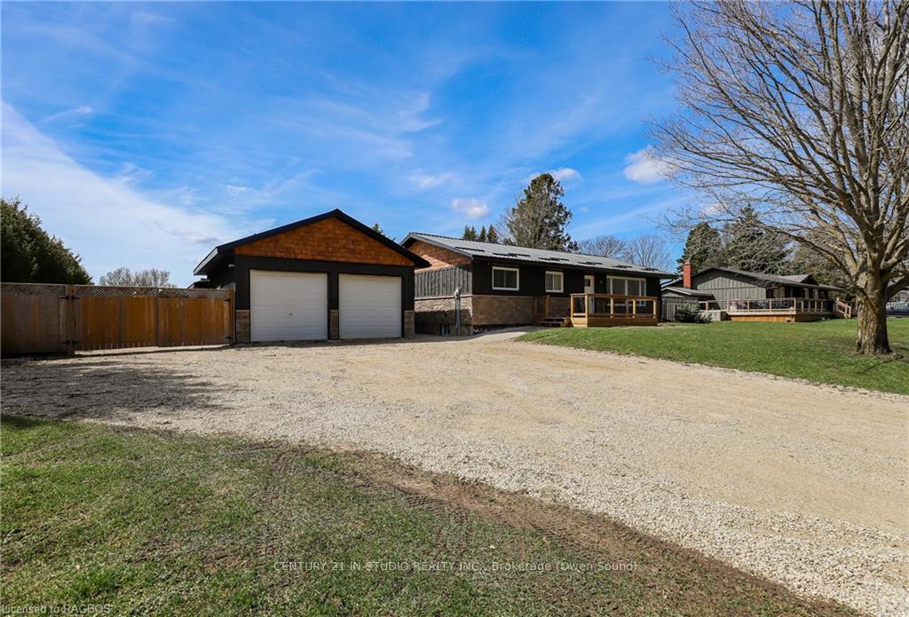 Front of 614506 Hamilton Lane