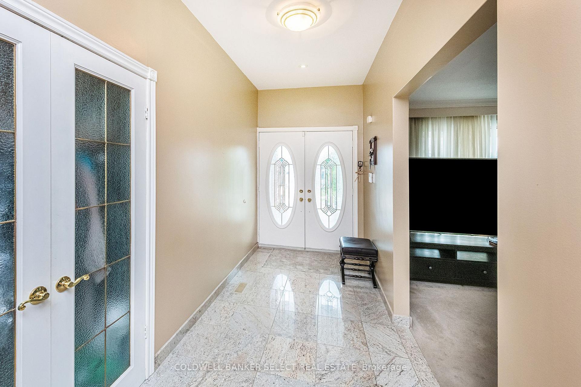Photo 2 of 38 Northlane Road, Vaughan, West Woodbridge — HOMEH