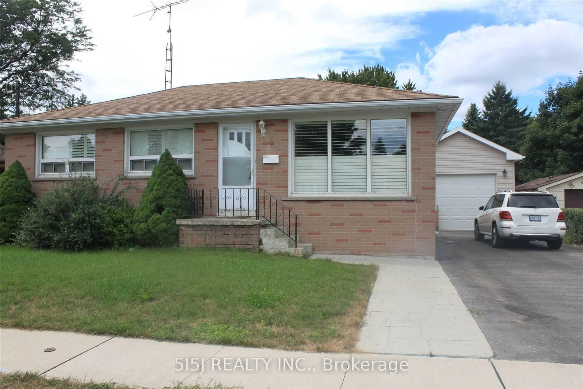 Front of 212 Lee Avenue
