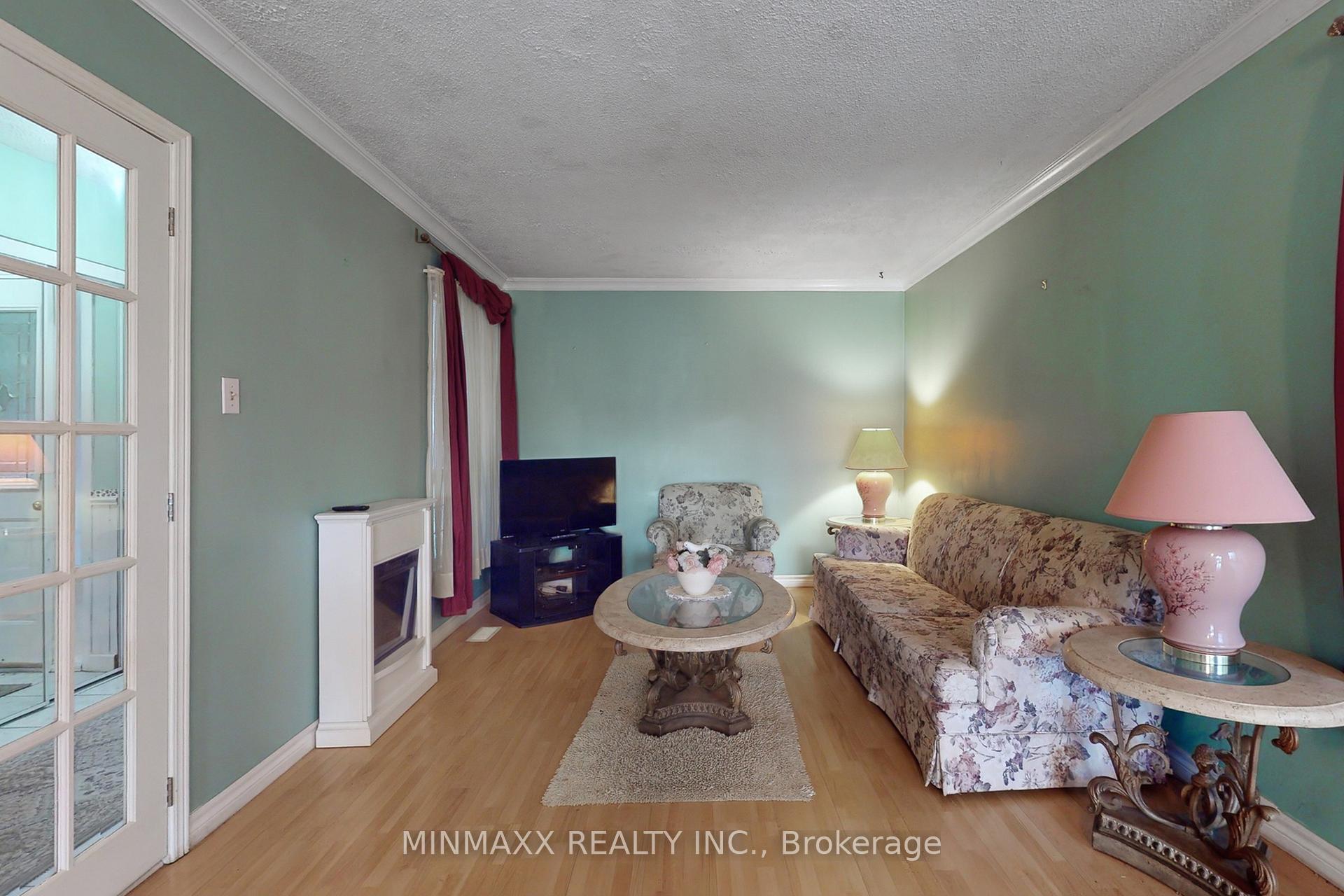 Photo 5 of 84 Timbers Circle, Markham, Milliken Mills East — HOMEH