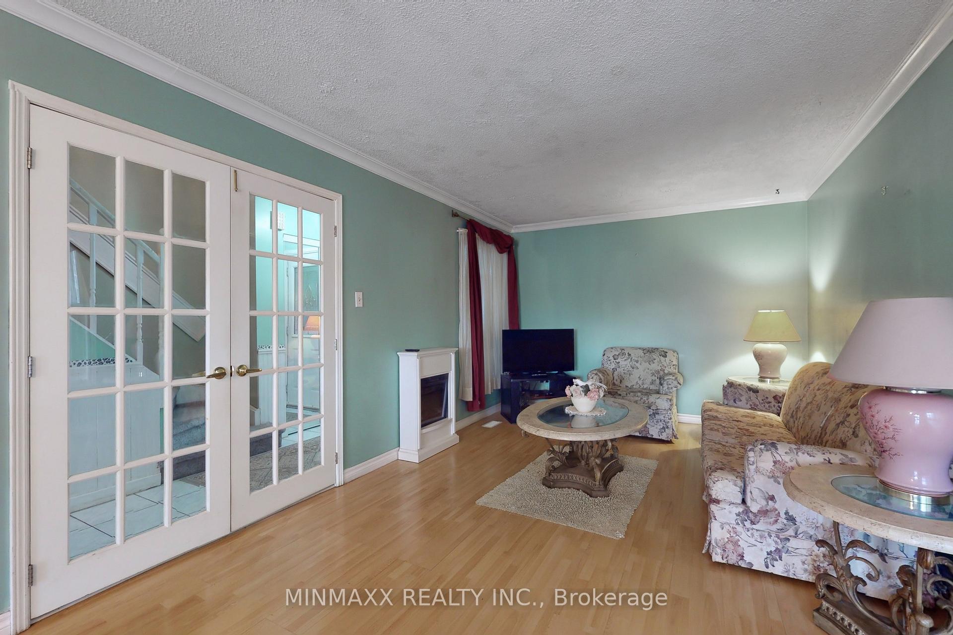 Photo 6 of 84 Timbers Circle, Markham, Milliken Mills East — HOMEH