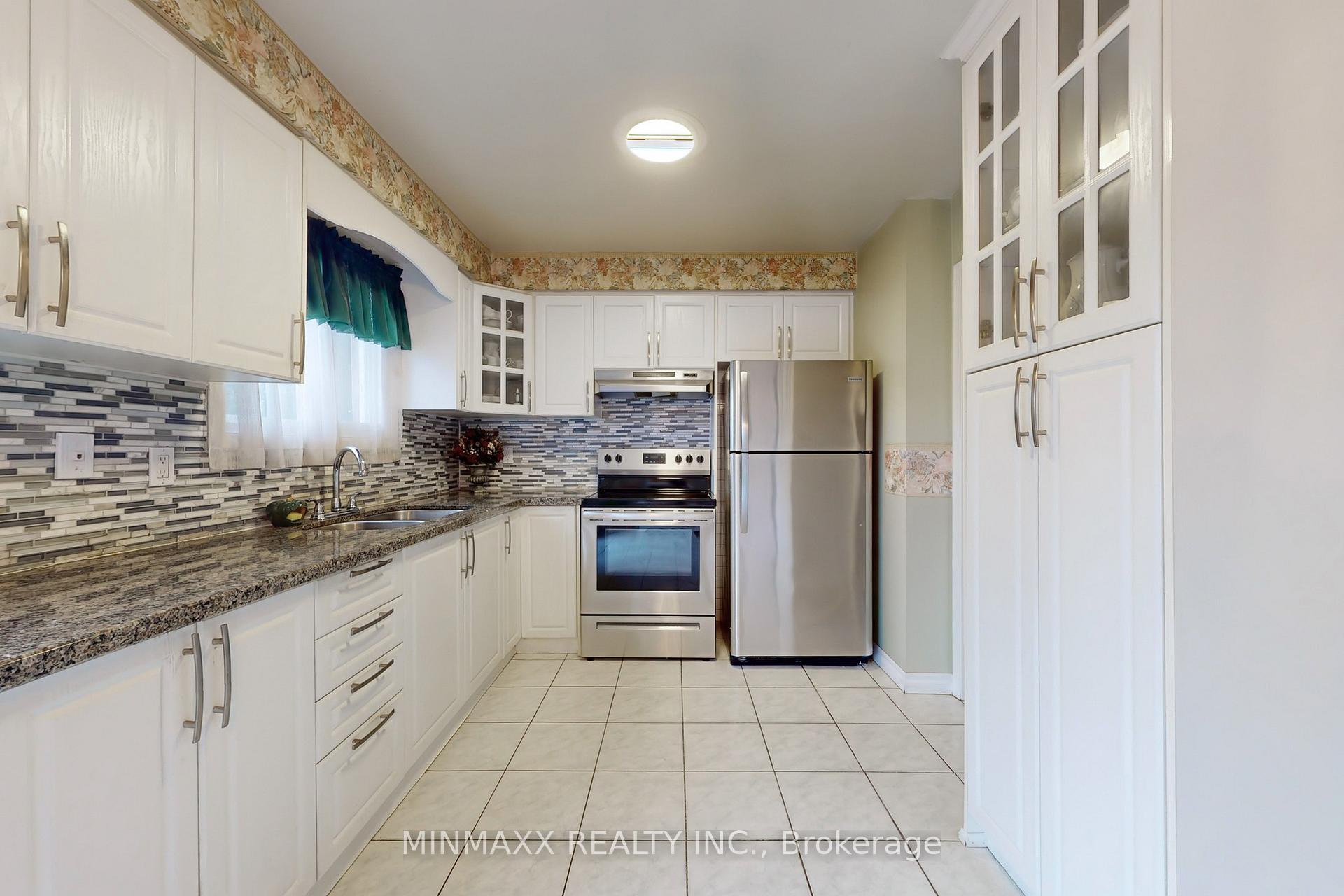 Photo 12 of 84 Timbers Circle, Markham, Milliken Mills East — HOMEH