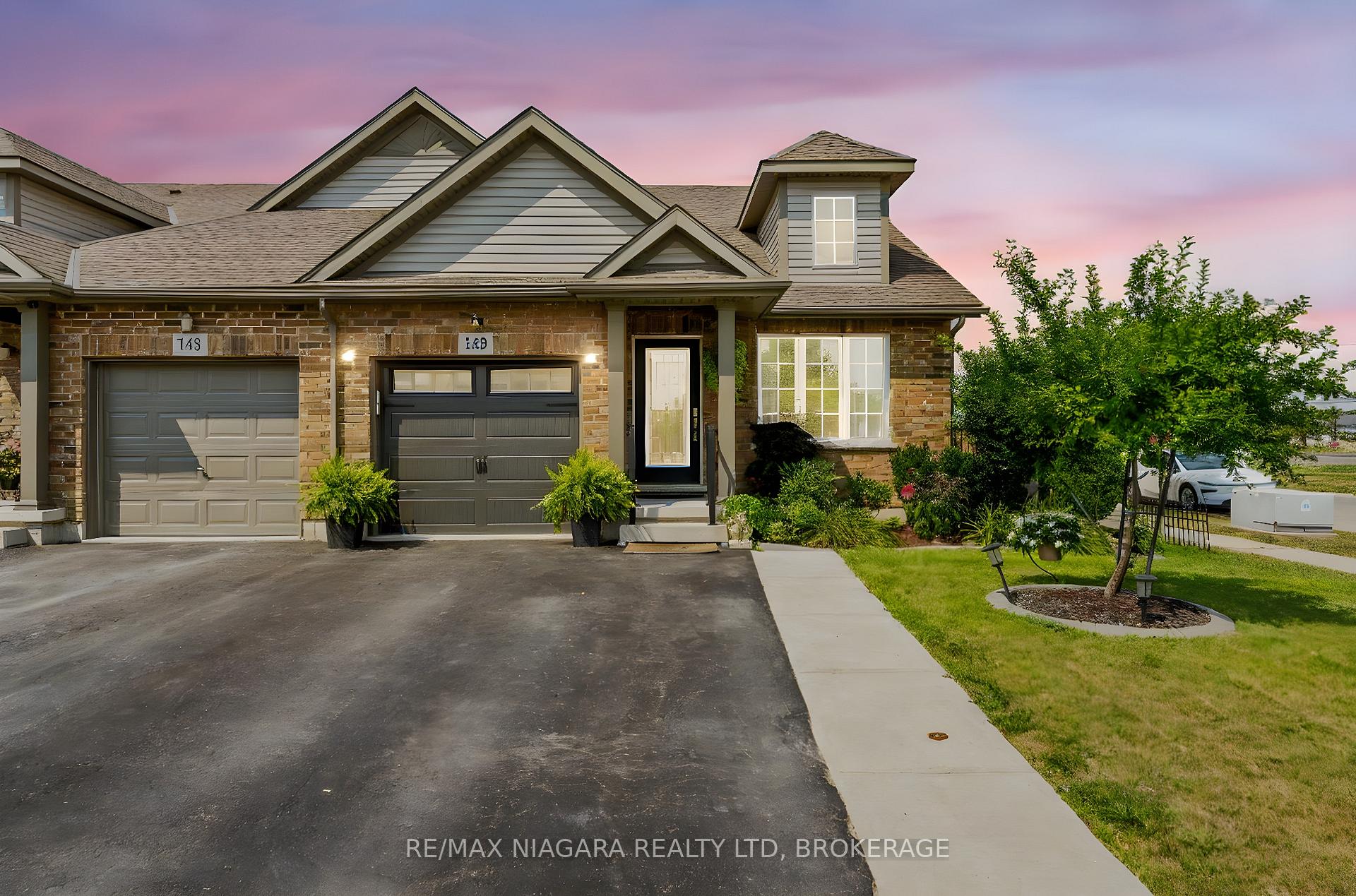 Front of 149 Roselawn Crescent