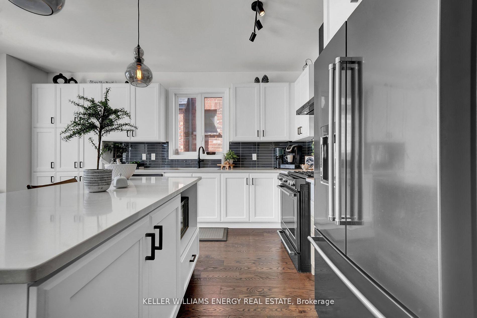 Photo 16 of 6 Hayeraft Street, Whitby, Williamsburg — HOMEH