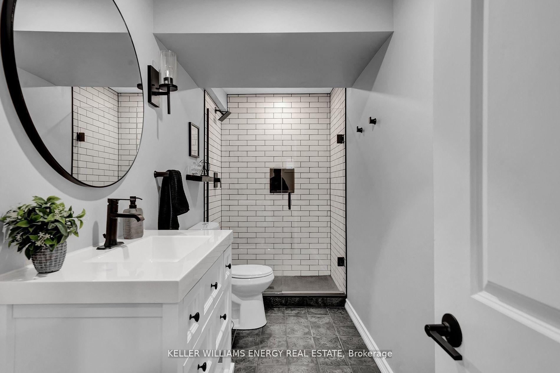 Photo 38 of 6 Hayeraft Street, Whitby, Williamsburg — HOMEH