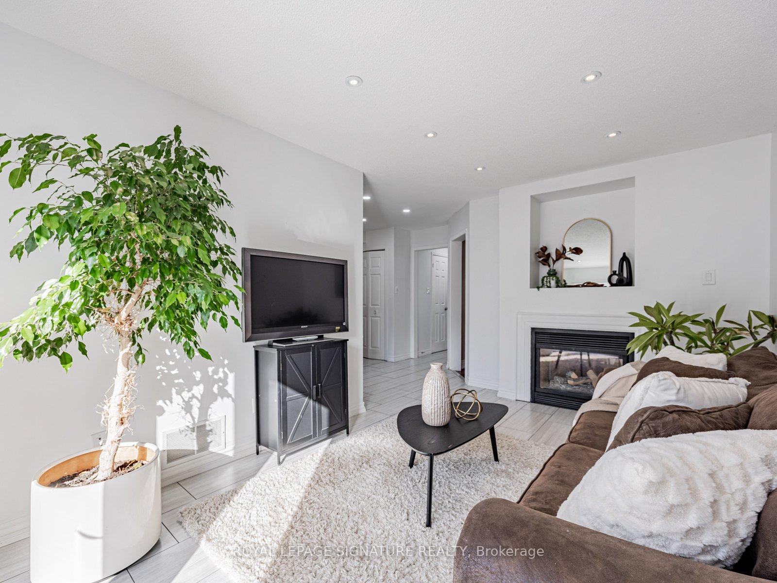 Photo 6 of 39 Lax Avenue, Ajax, Central — HOMEH