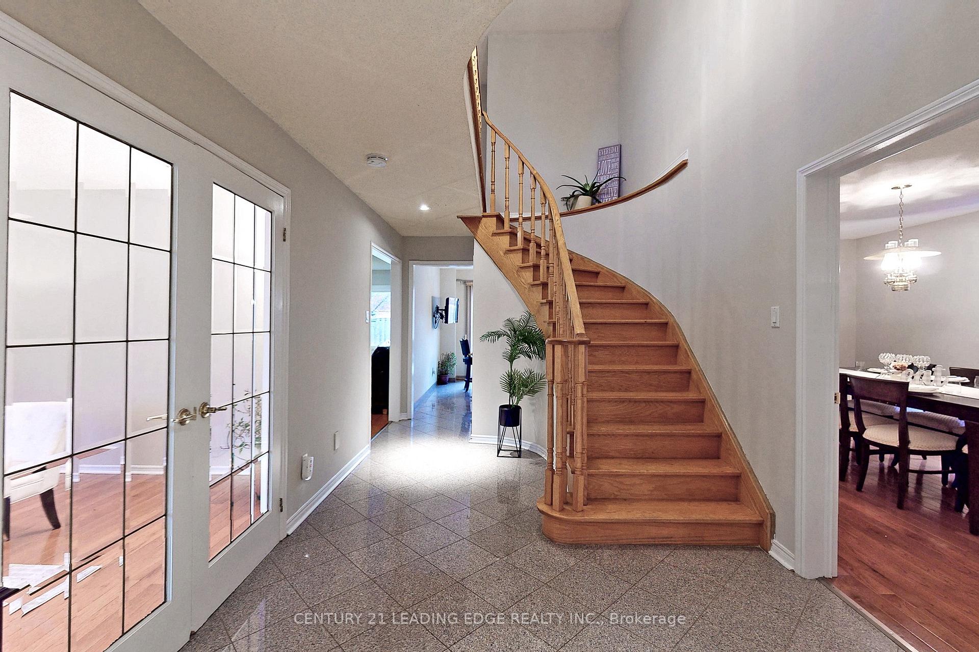 Photo 4 of 120 Elson Street, Markham, Middlefield — HOMEH