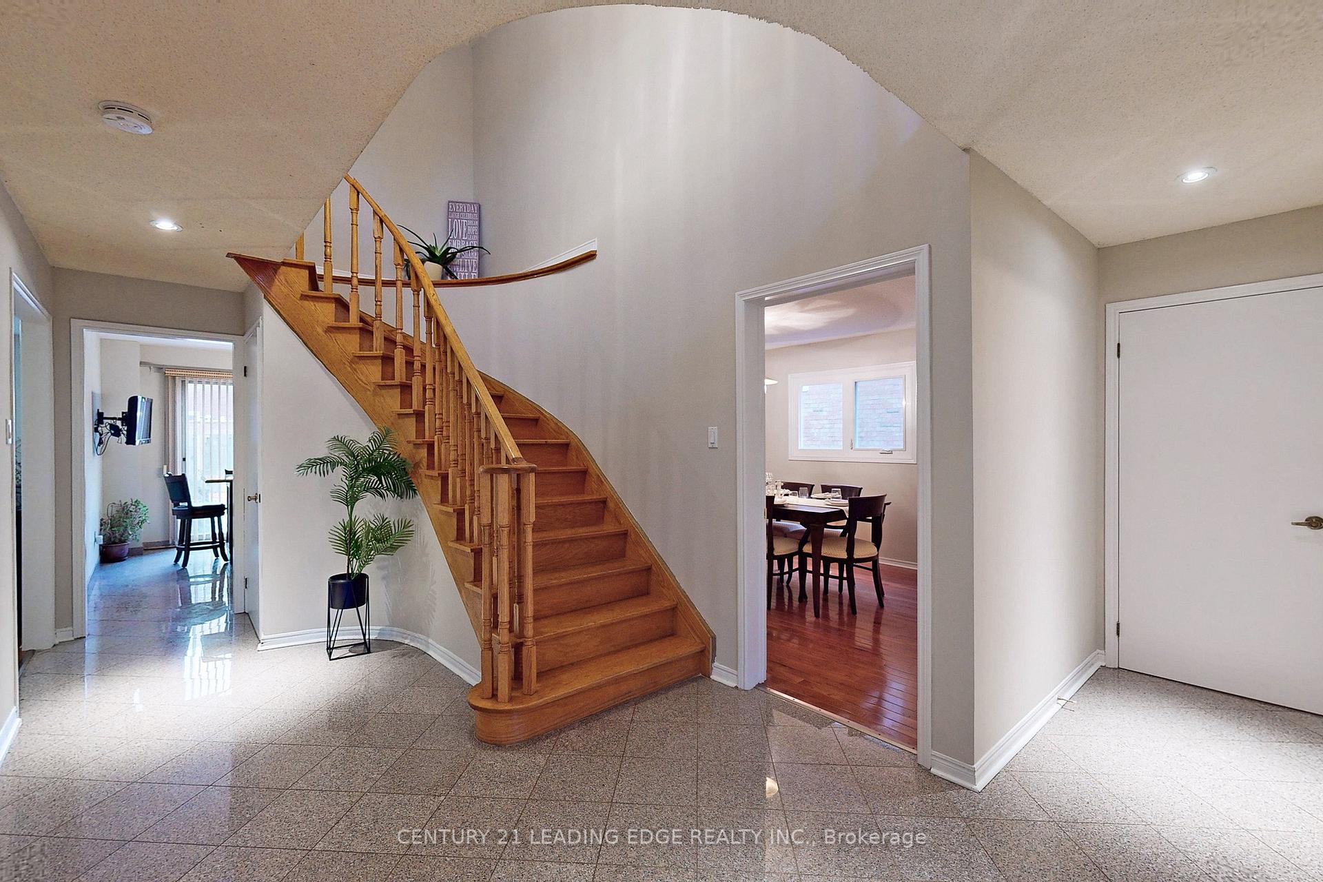Photo 5 of 120 Elson Street, Markham, Middlefield — HOMEH