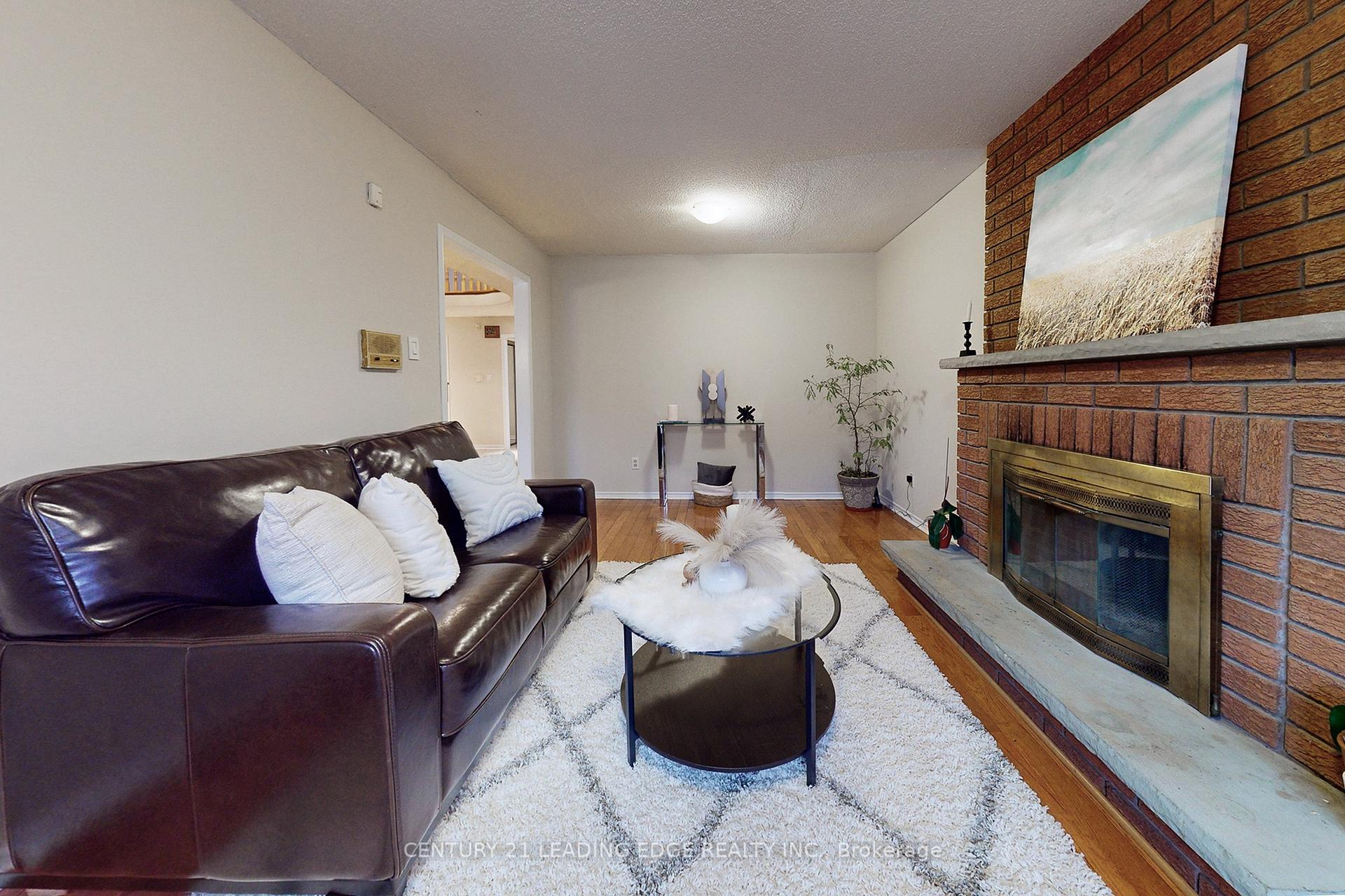 Photo 9 of 120 Elson Street, Markham, Middlefield — HOMEH