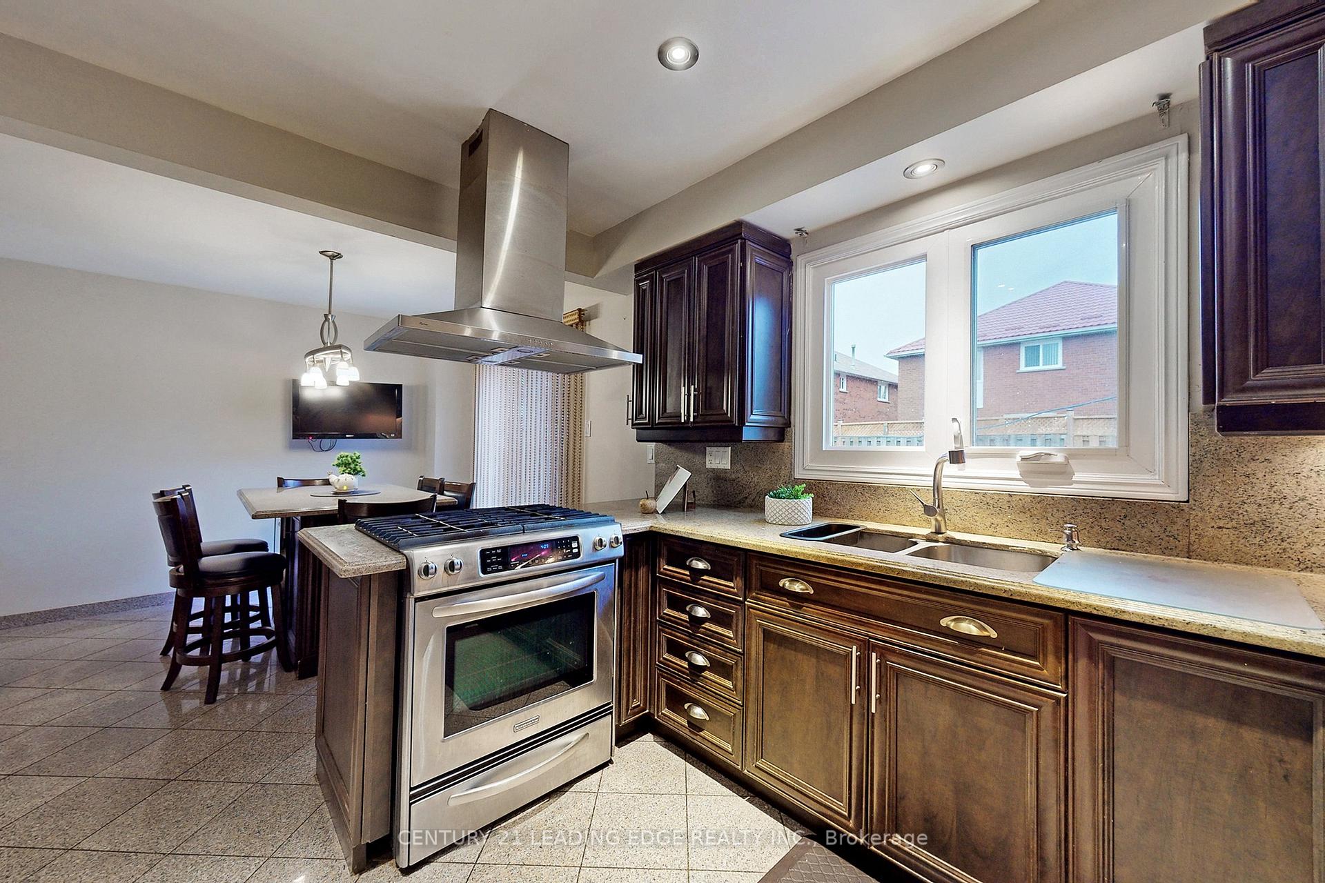 Photo 12 of 120 Elson Street, Markham, Middlefield — HOMEH