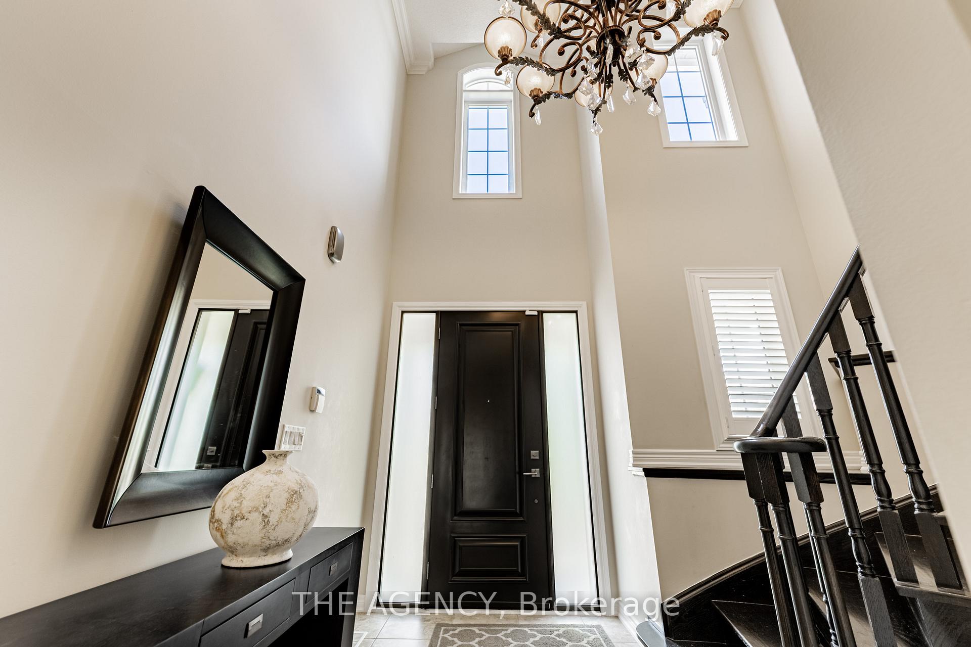 Photo 3 of 33 Ascalon Drive, Vaughan, Patterson — HOMEH