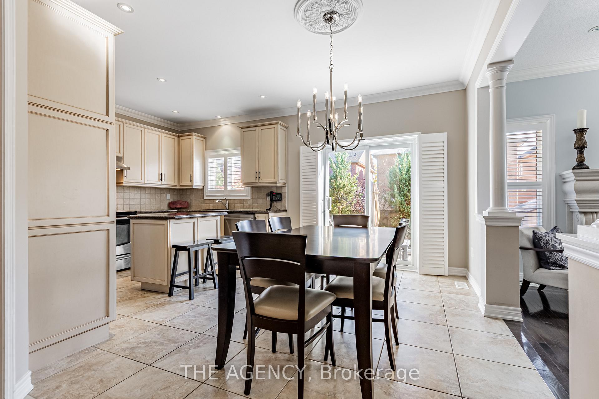 Photo 6 of 33 Ascalon Drive, Vaughan, Patterson — HOMEH