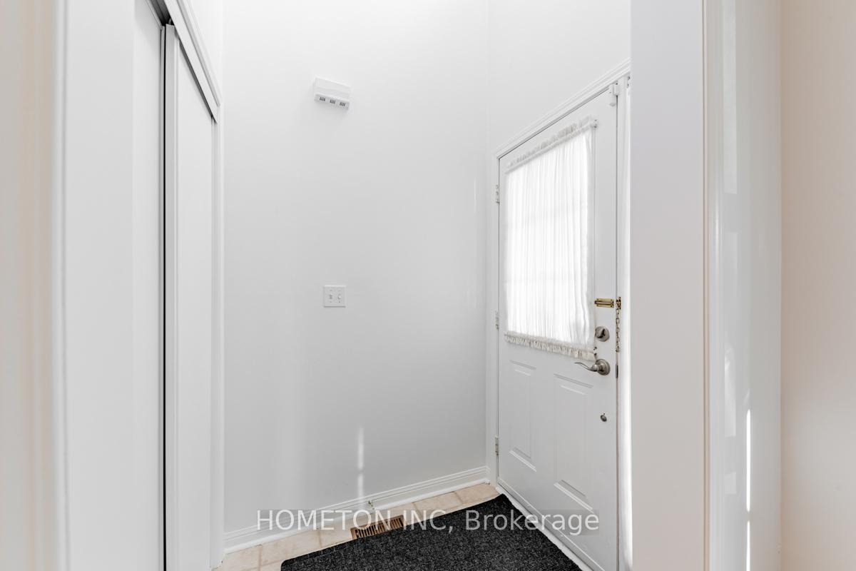 Photo 3 of 30 Sarum Crescent, Markham, Berczy — HOMEH