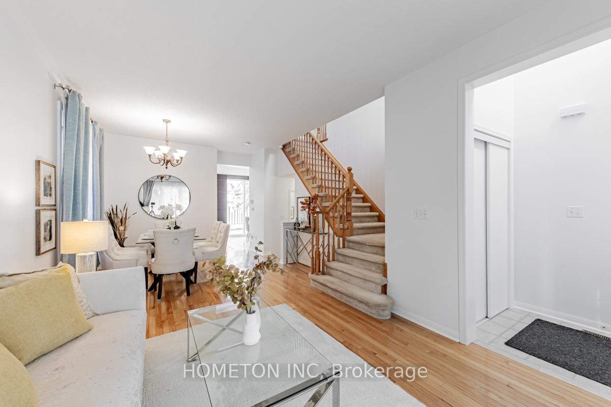Photo 5 of 30 Sarum Crescent, Markham, Berczy — HOMEH