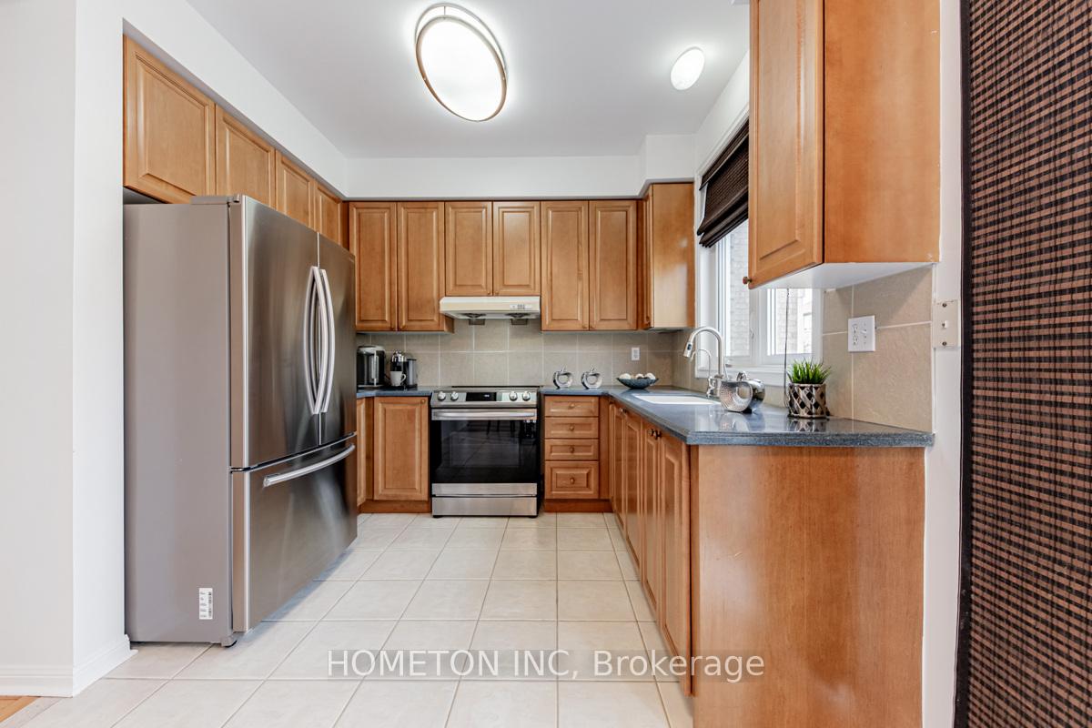 Photo 10 of 30 Sarum Crescent, Markham, Berczy — HOMEH