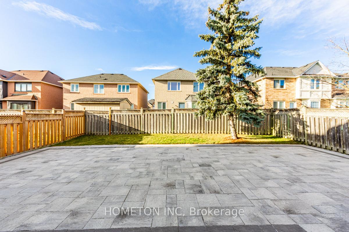 Photo 32 of 30 Sarum Crescent, Markham, Berczy — HOMEH
