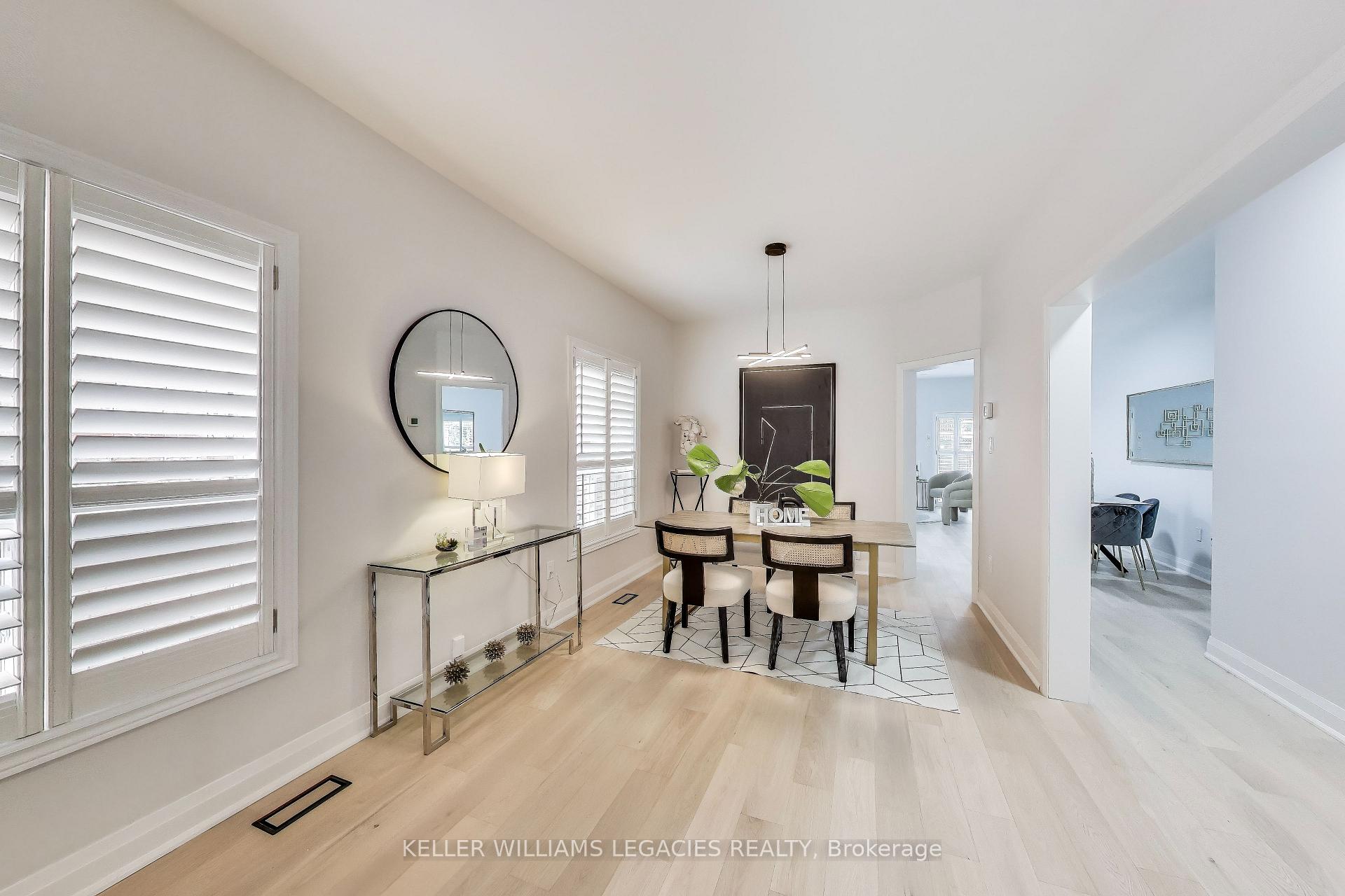 Photo 4 of 12 Tuscana Boulevard, Vaughan, Patterson — HOMEH