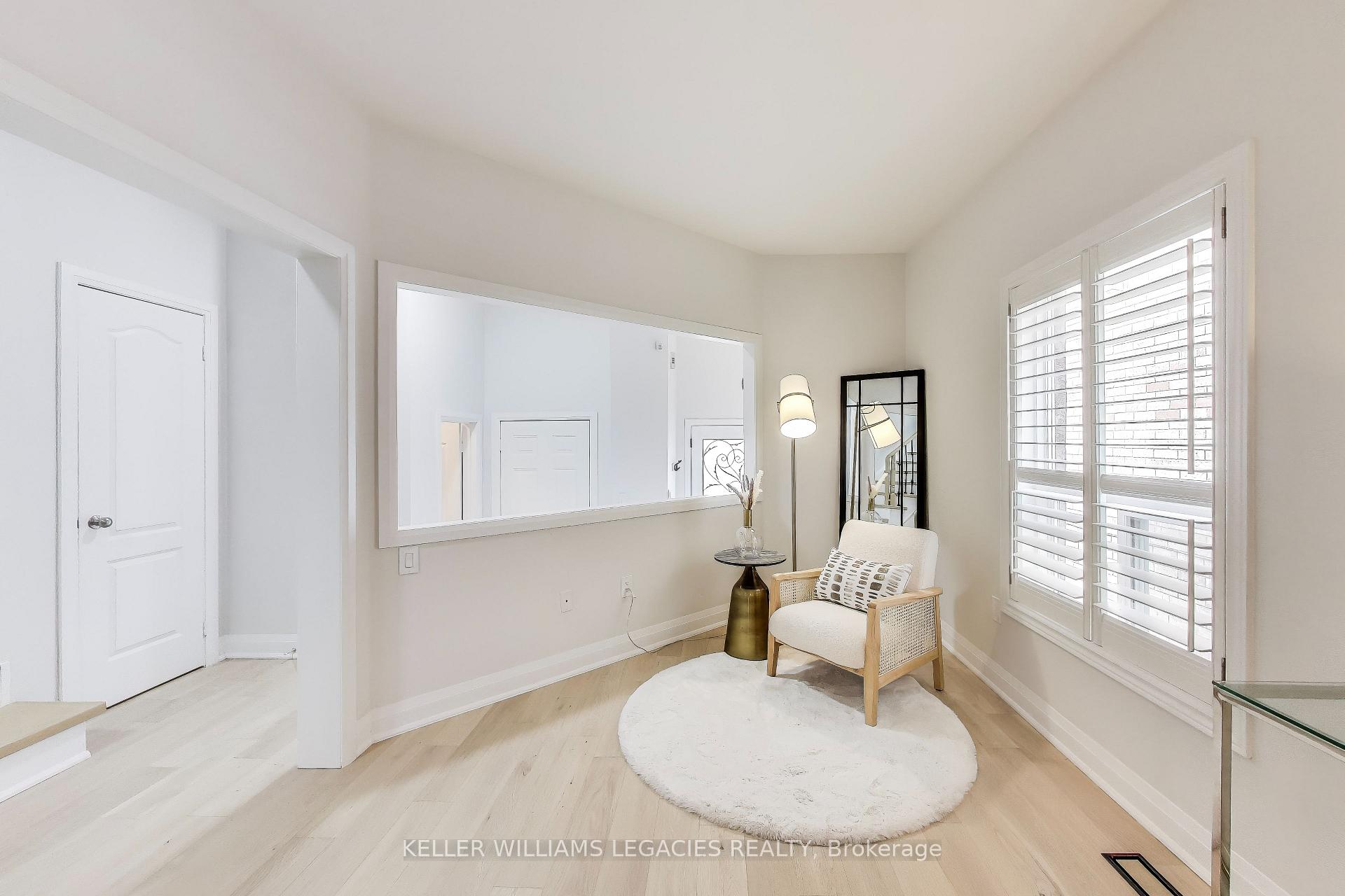 Photo 5 of 12 Tuscana Boulevard, Vaughan, Patterson — HOMEH